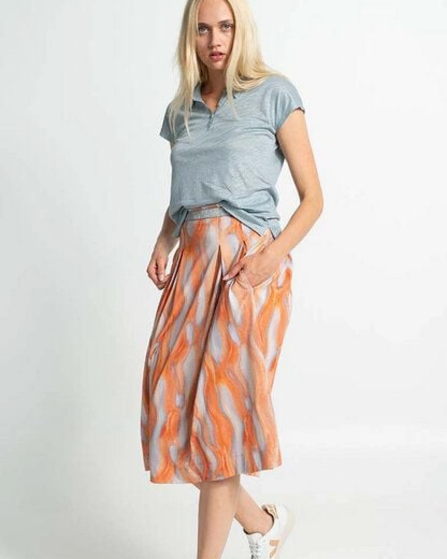 Alma & Lovis Leinenshirt im Polostyle aus 100% Leinen – Ansicht 4