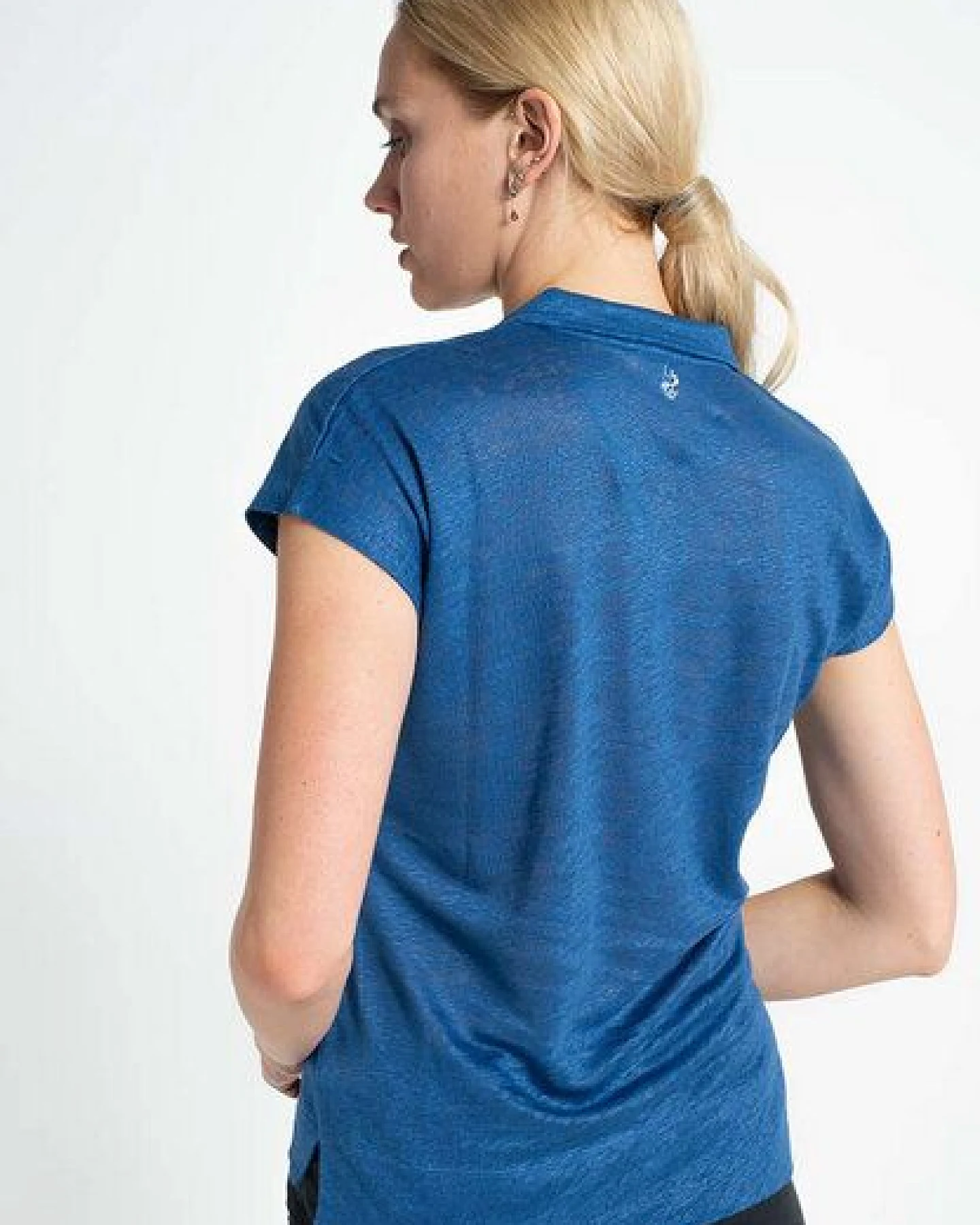 Alma & Lovis Leinenshirt im Polostyle aus 100% Leinen – Ansicht 3