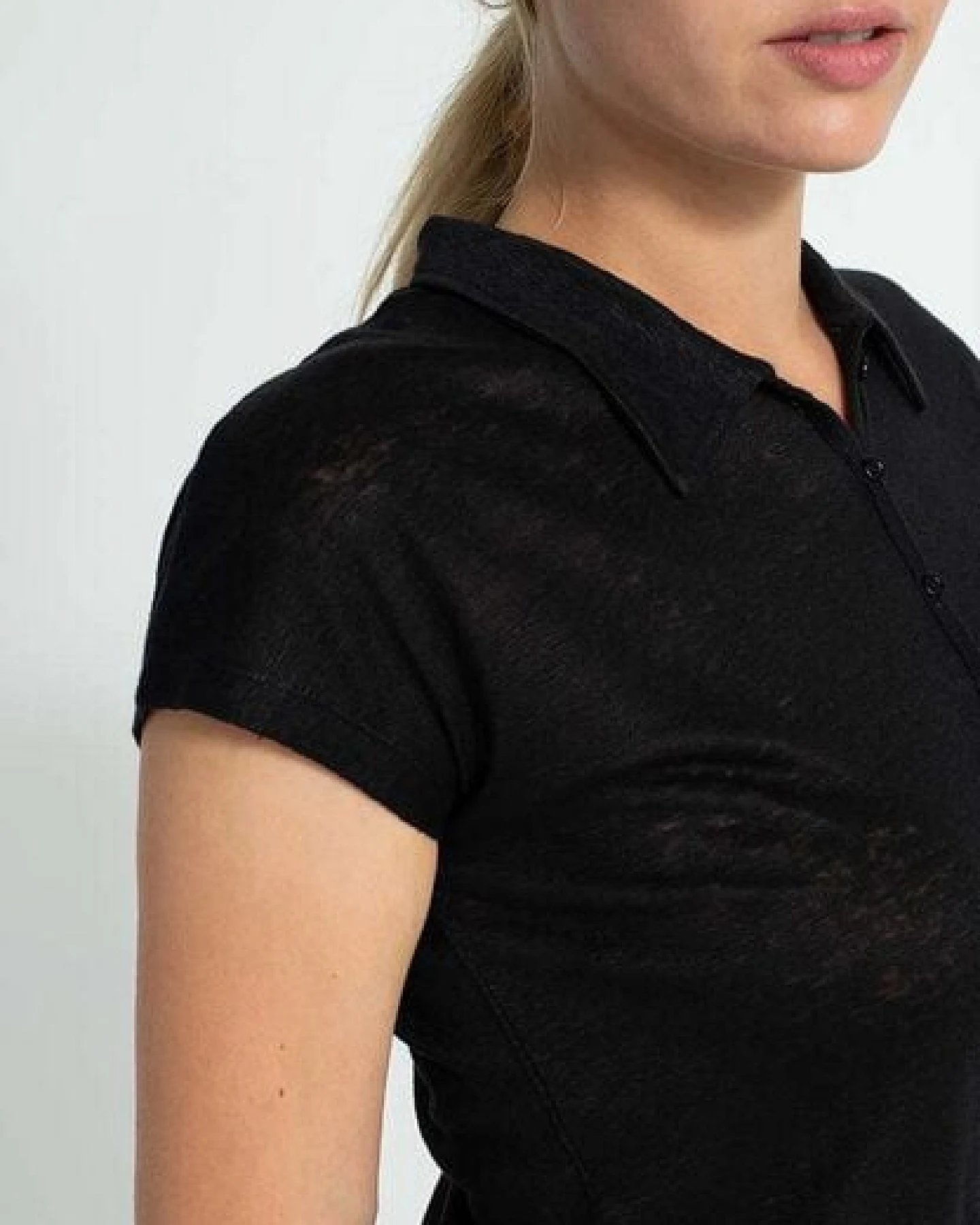 Alma & Lovis Leinenshirt im Polostyle aus 100% Leinen – Ansicht 4