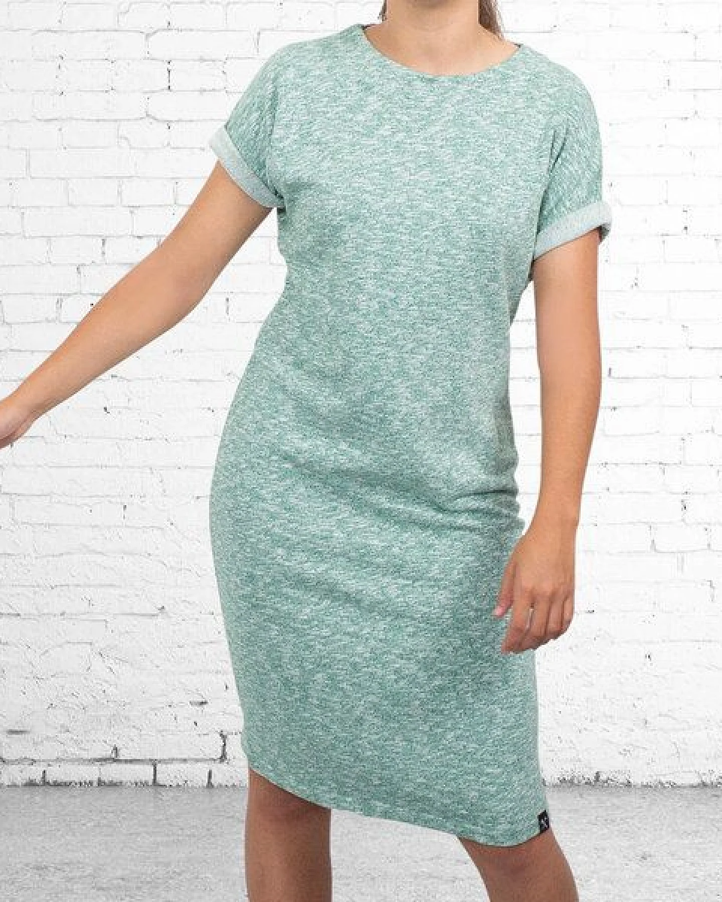 The Driftwood Tales Kurzärmeliges Kleid aus Sweatshirtstoff – Ansicht 2