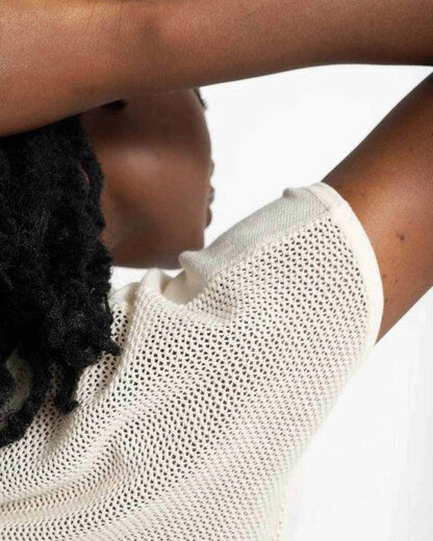 Alma & Lovis Strickshirt aus ungefärbter Bio-Baumwolle – Ansicht 3