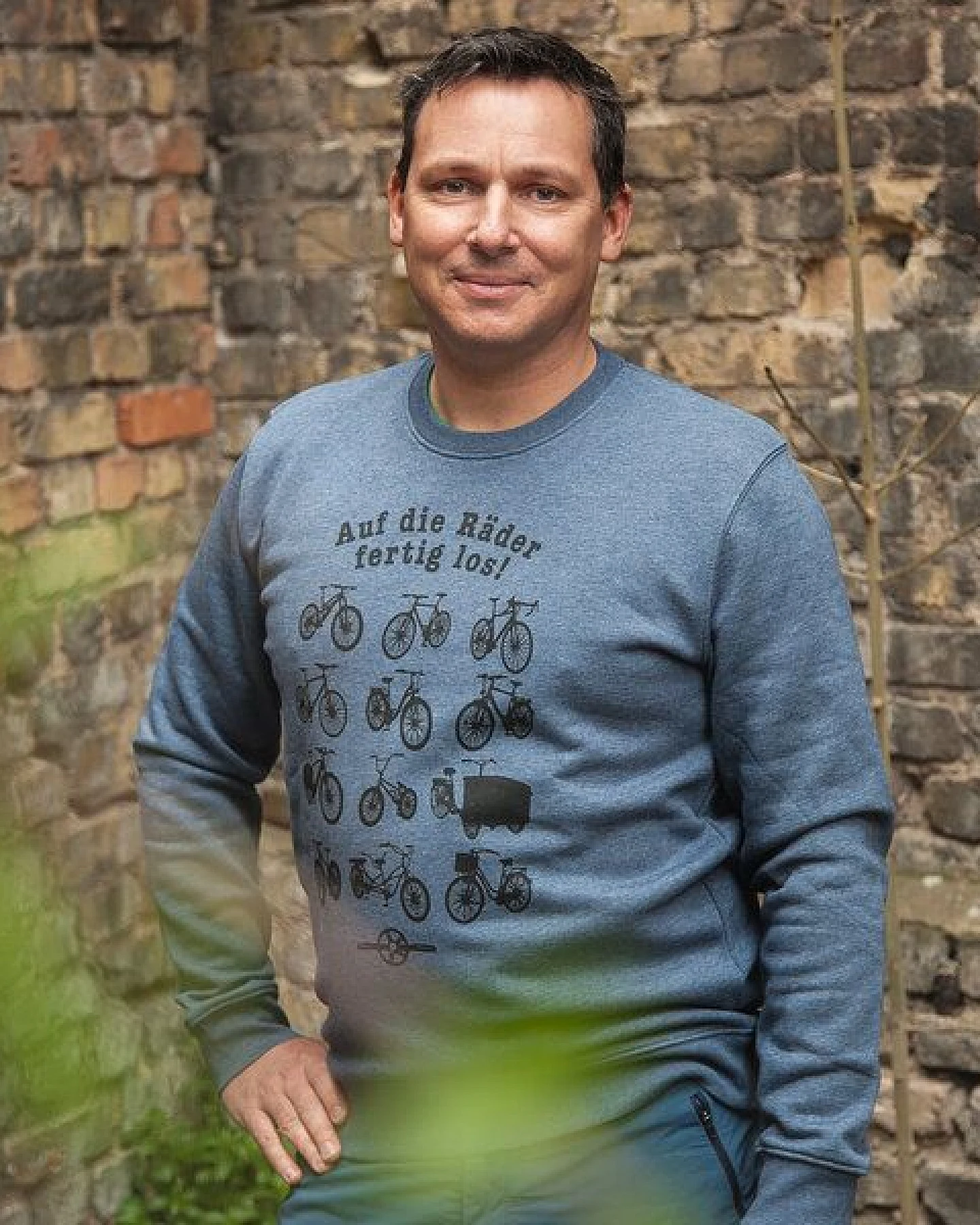 päfjes Auf die Räder fertig los - Fair Wear Unisex Sweater - Dark Heather Blue – Ansicht 2