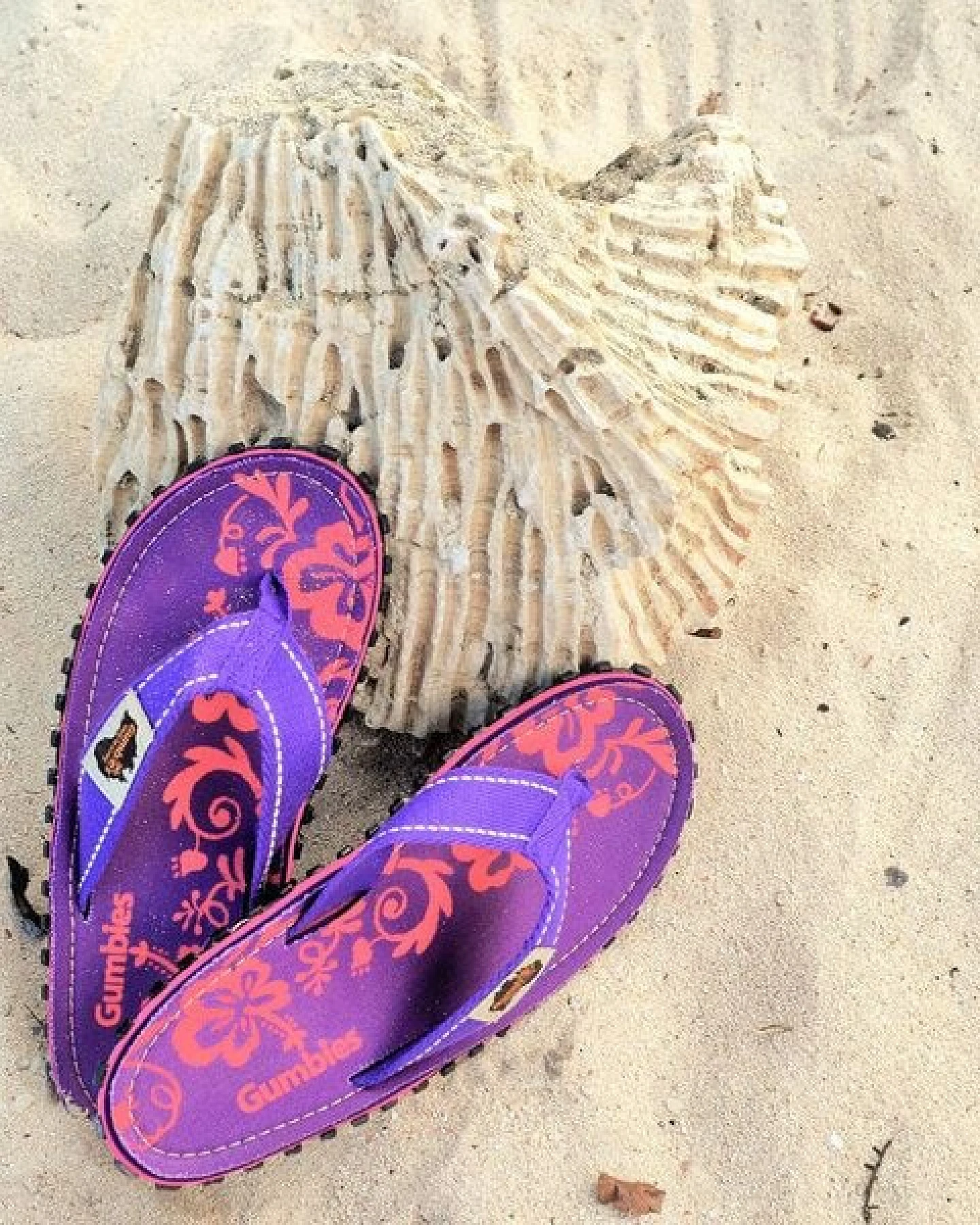 GUMBIES Purple Hibiscus – Vegane Badesandalen für Damen – Ansicht 4