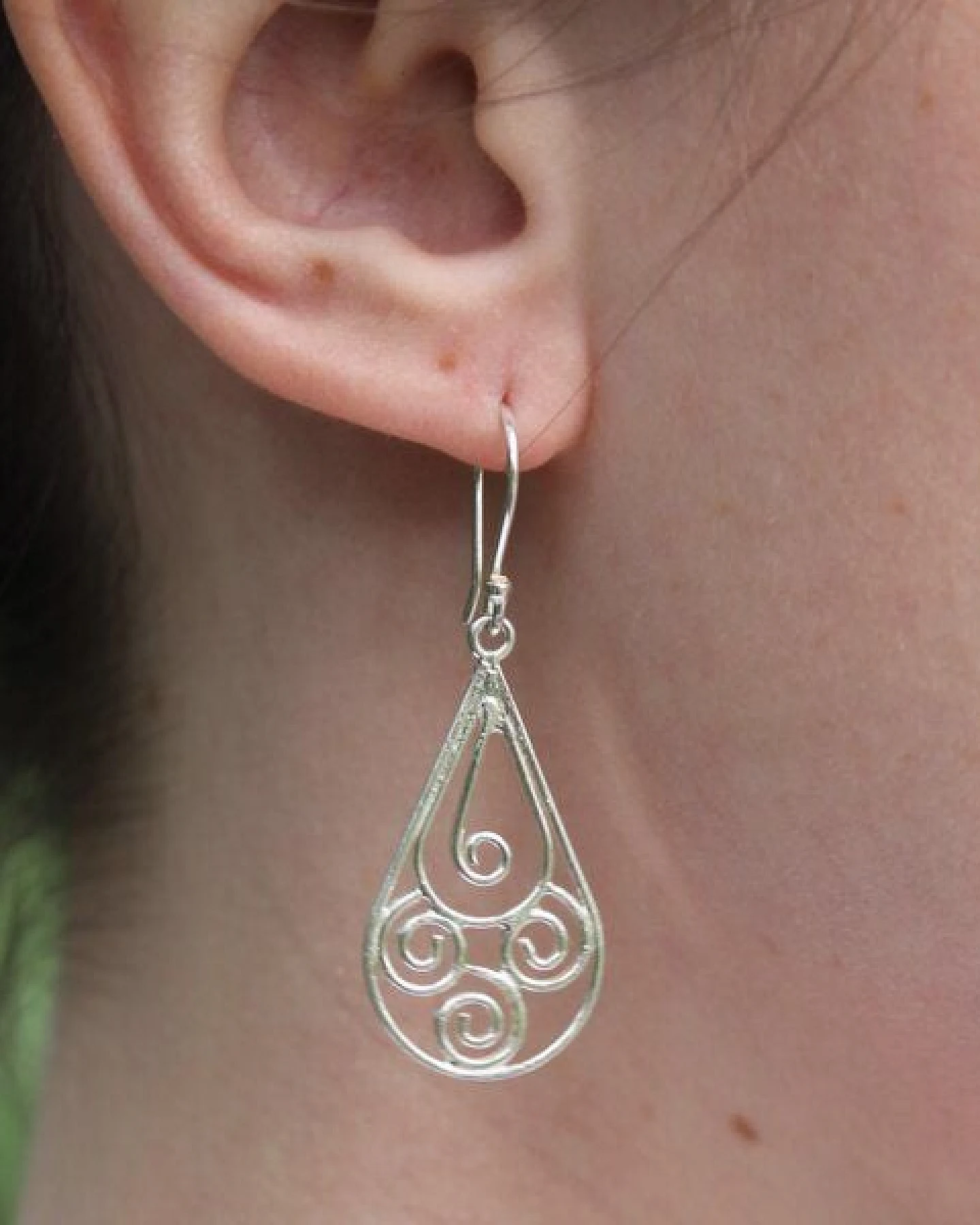 pakilia Silber Ohrringe Tropfen verspielt Fair-Trade und handmade – Ansicht 4