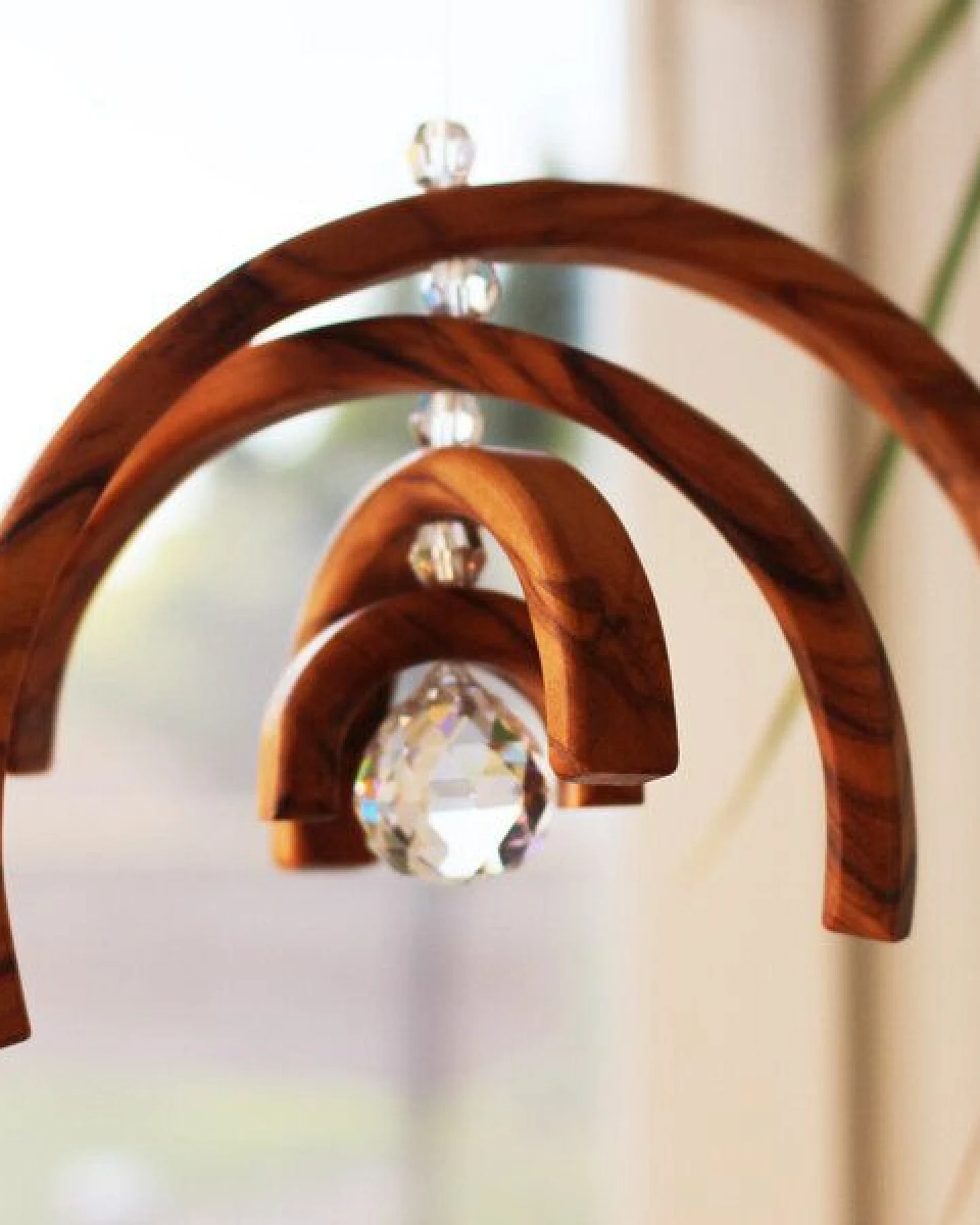 Mitienda Shop Regenbogen mit Bleikristallen |Fensterschmuck aus Holz – Ansicht 3