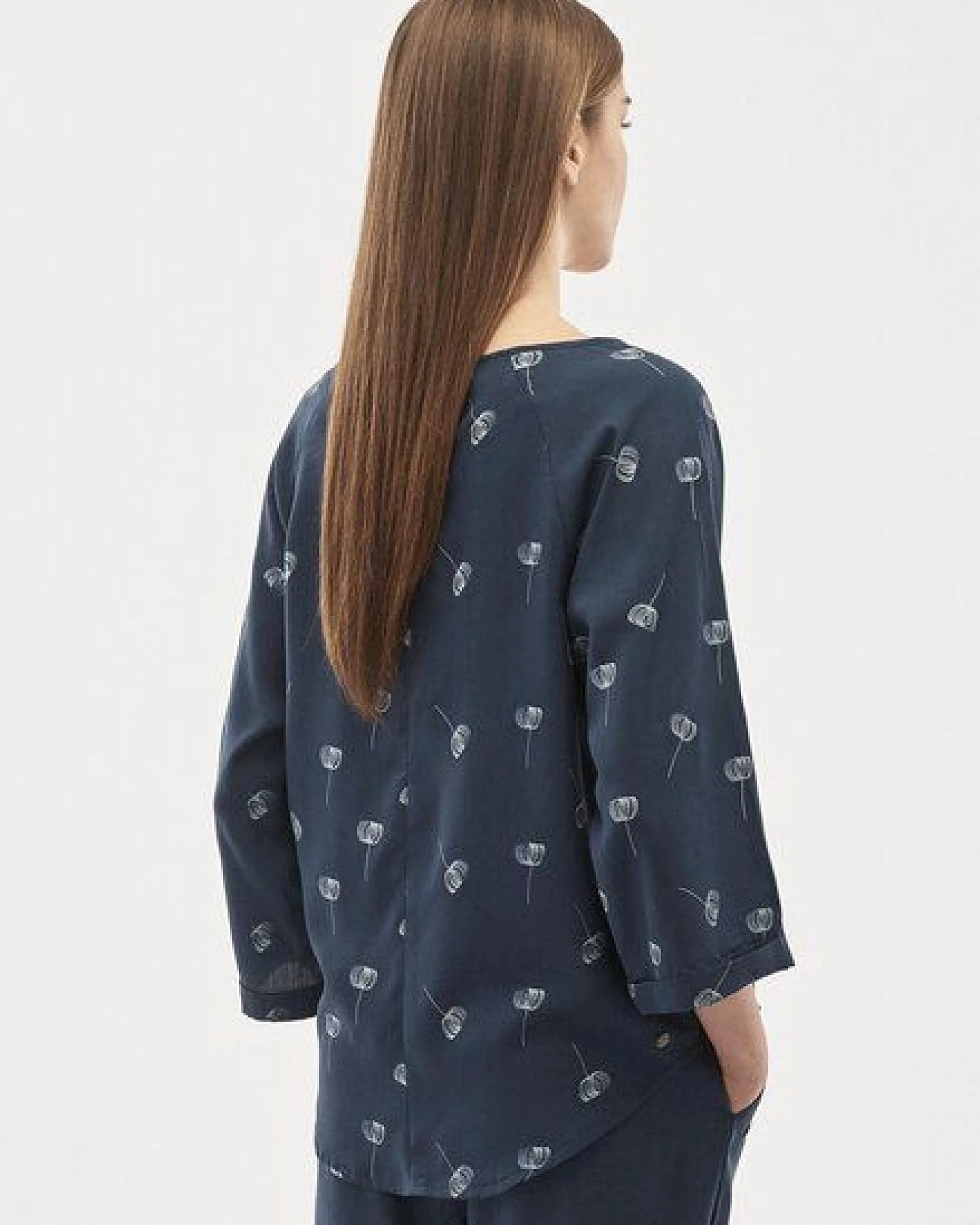 ORGANICATION Bluse aus TENCEL Lyocell mit 3/4-Ärmeln und Allover-Print – Ansicht 2