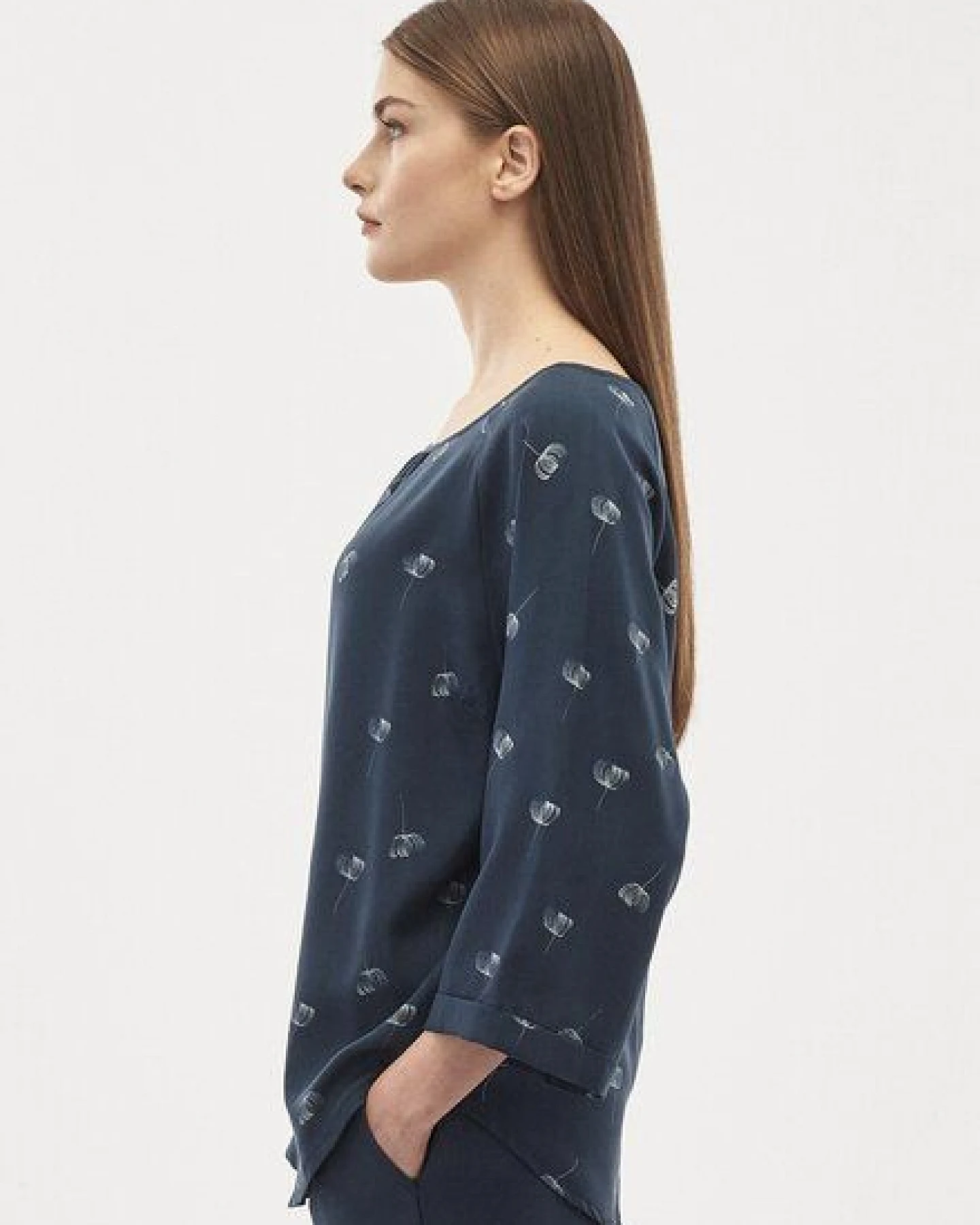 ORGANICATION Bluse aus TENCEL Lyocell mit 3/4-Ärmeln und Allover-Print – Ansicht 3