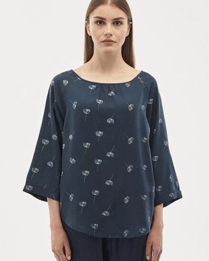 ORGANICATION Bluse aus TENCEL Lyocell mit 3/4-Ärmeln und Allover-Print