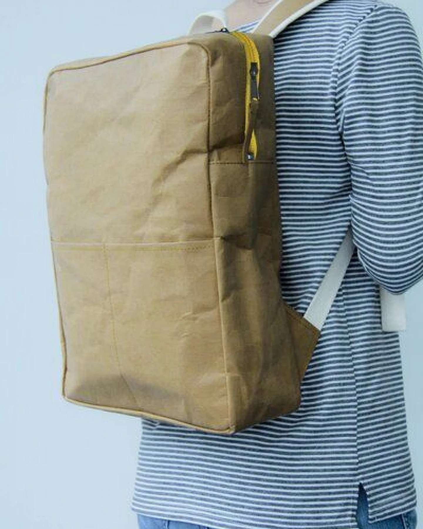 BY COPALA Kraftpapier : Rucksack aus nachhaltigem Kraftpapier. Lederoptik. – Ansicht 2