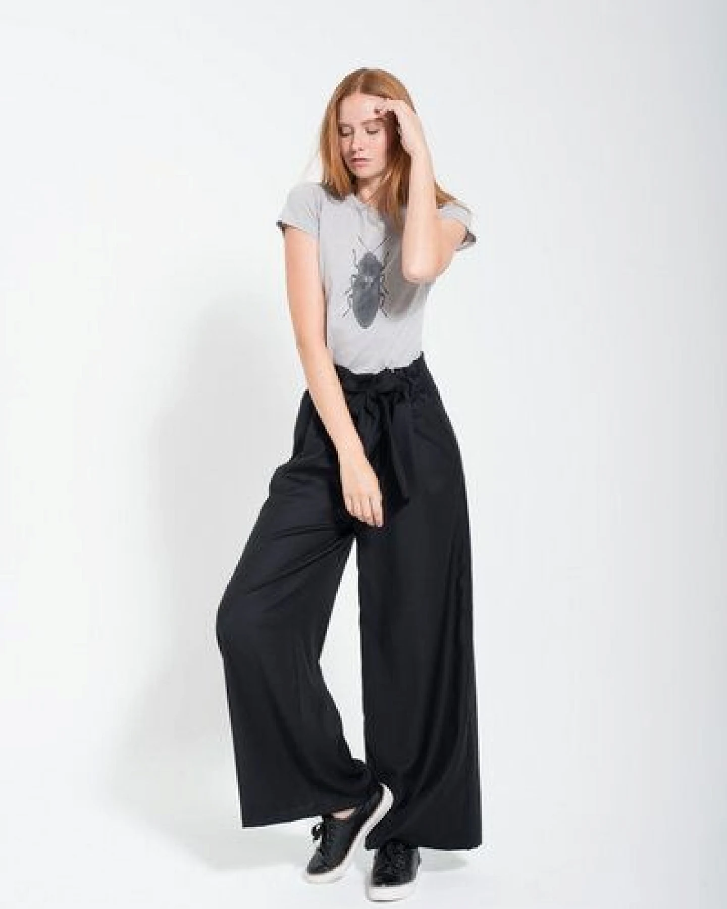 Yuna Miray Weit geschnittene Stoffhose mit hoher Taille und Bindegürtel "Paperbag" schwarz und anthrazit – Ansicht 3