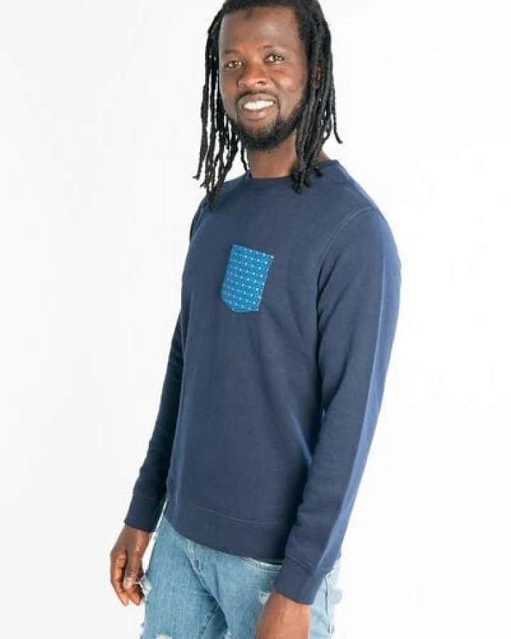 Maishameanslife Shwe Shwe Pocket Unisex Sweater - Blau