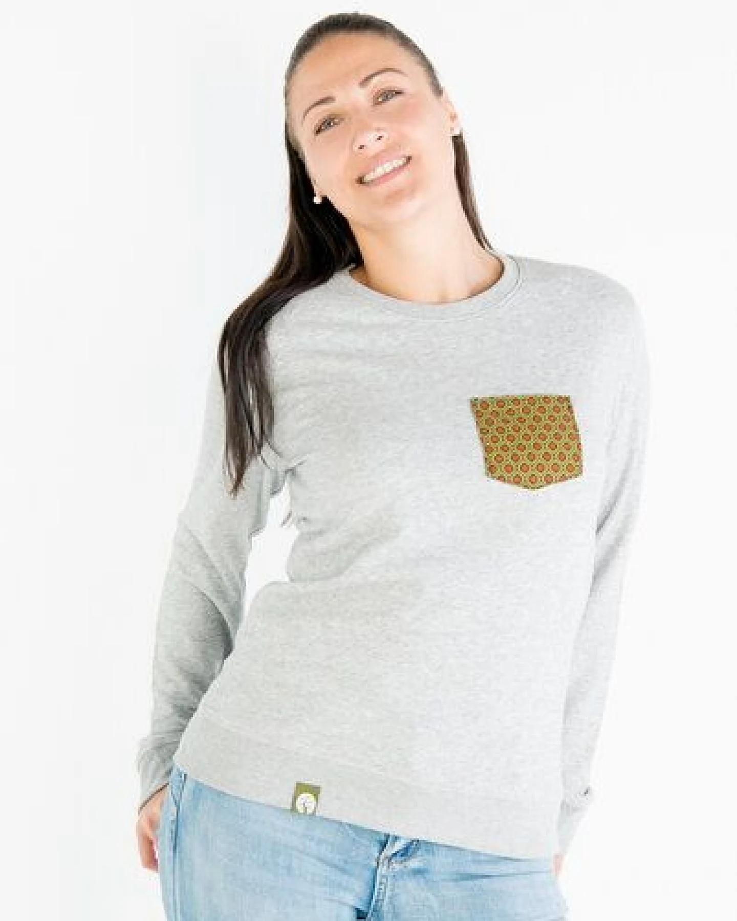 Maishameanslife Shwe Shwe Pocket Unisex Sweater - Grau – Ansicht 2