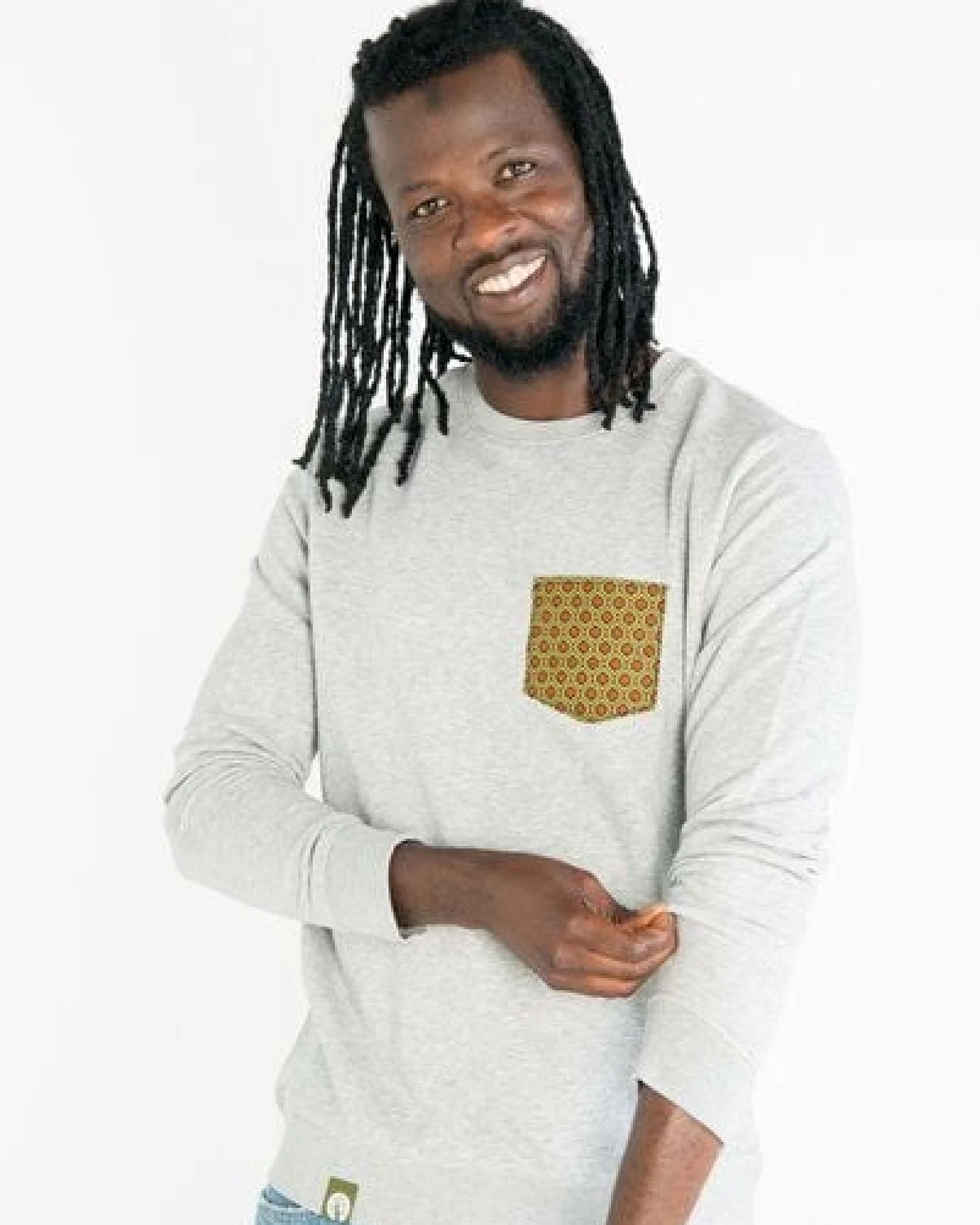 Maishameanslife Shwe Shwe Pocket Unisex Sweater - Grau – Ansicht 3