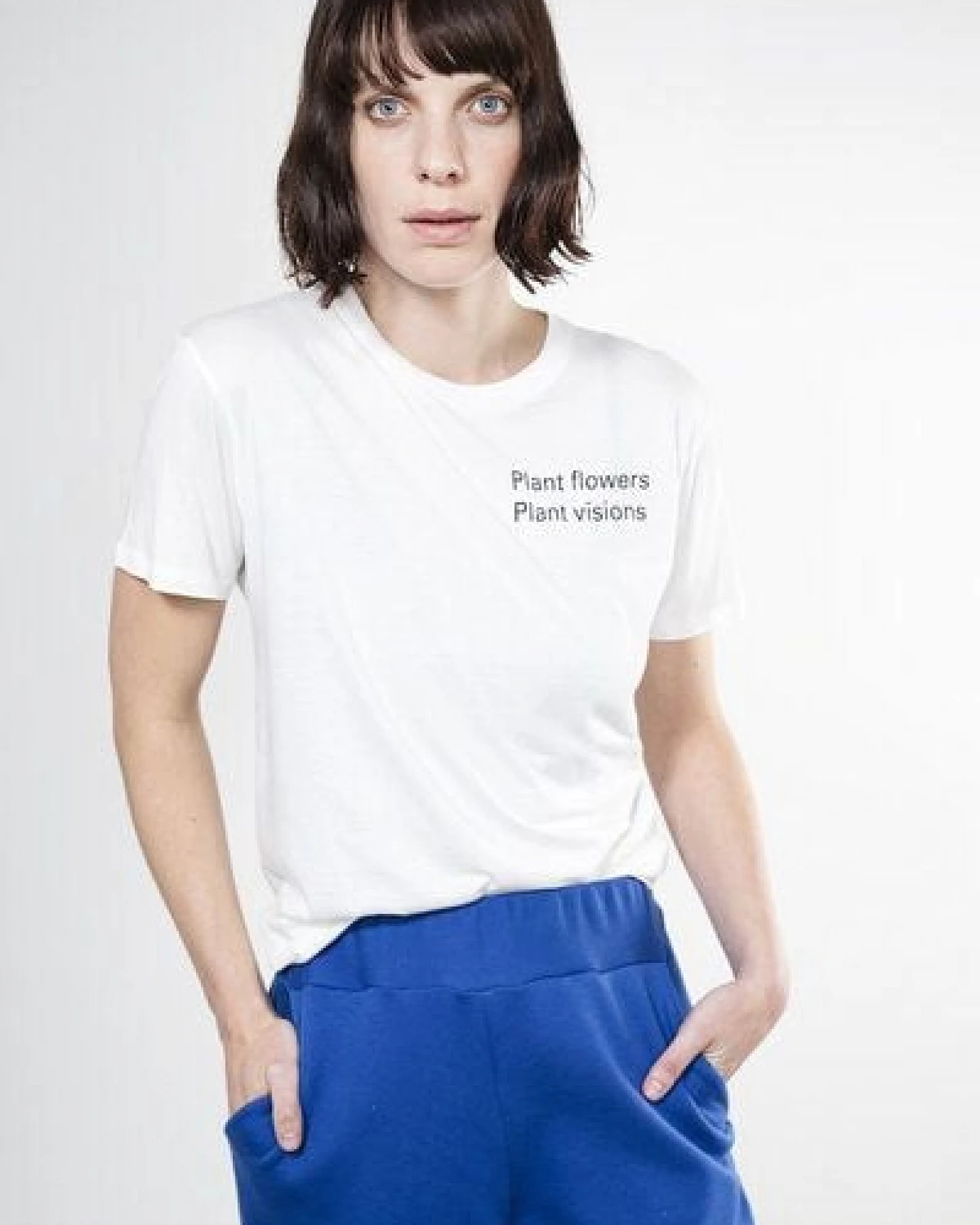 ein garten Studios Basic T-Shirt plant flowers plant visions – Ansicht 3