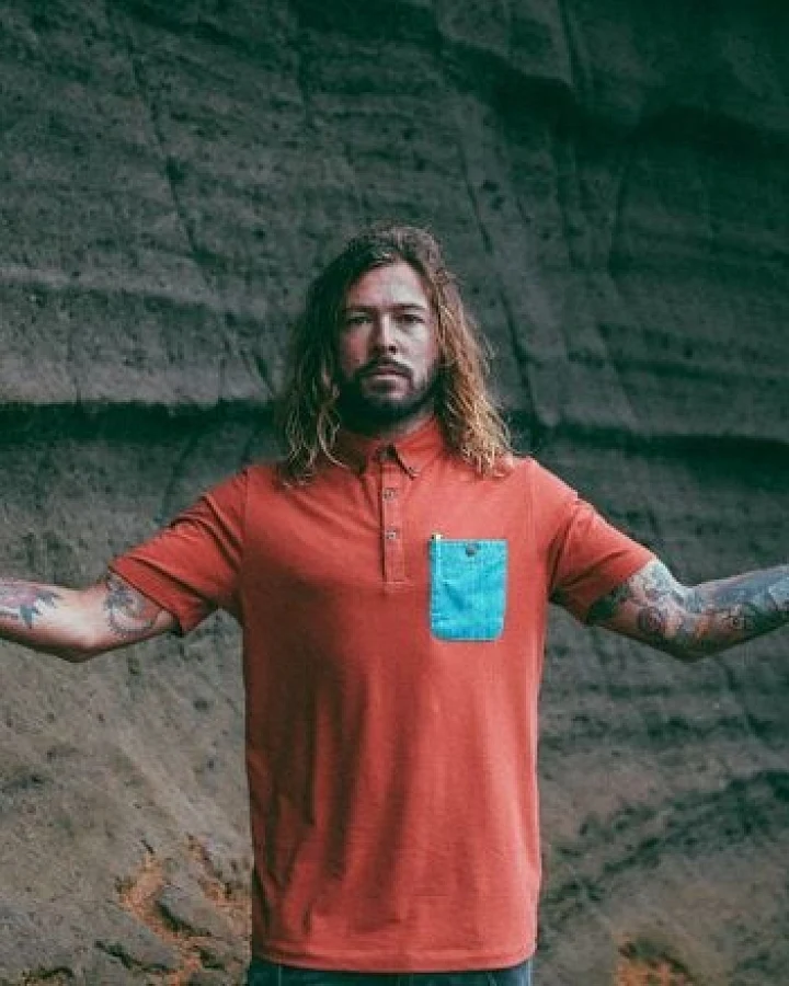 The Driftwood Tales Rotes Poloshirt / Graues Poloshirt / Graues Poloshirt mit DRIFTWOOD emblem