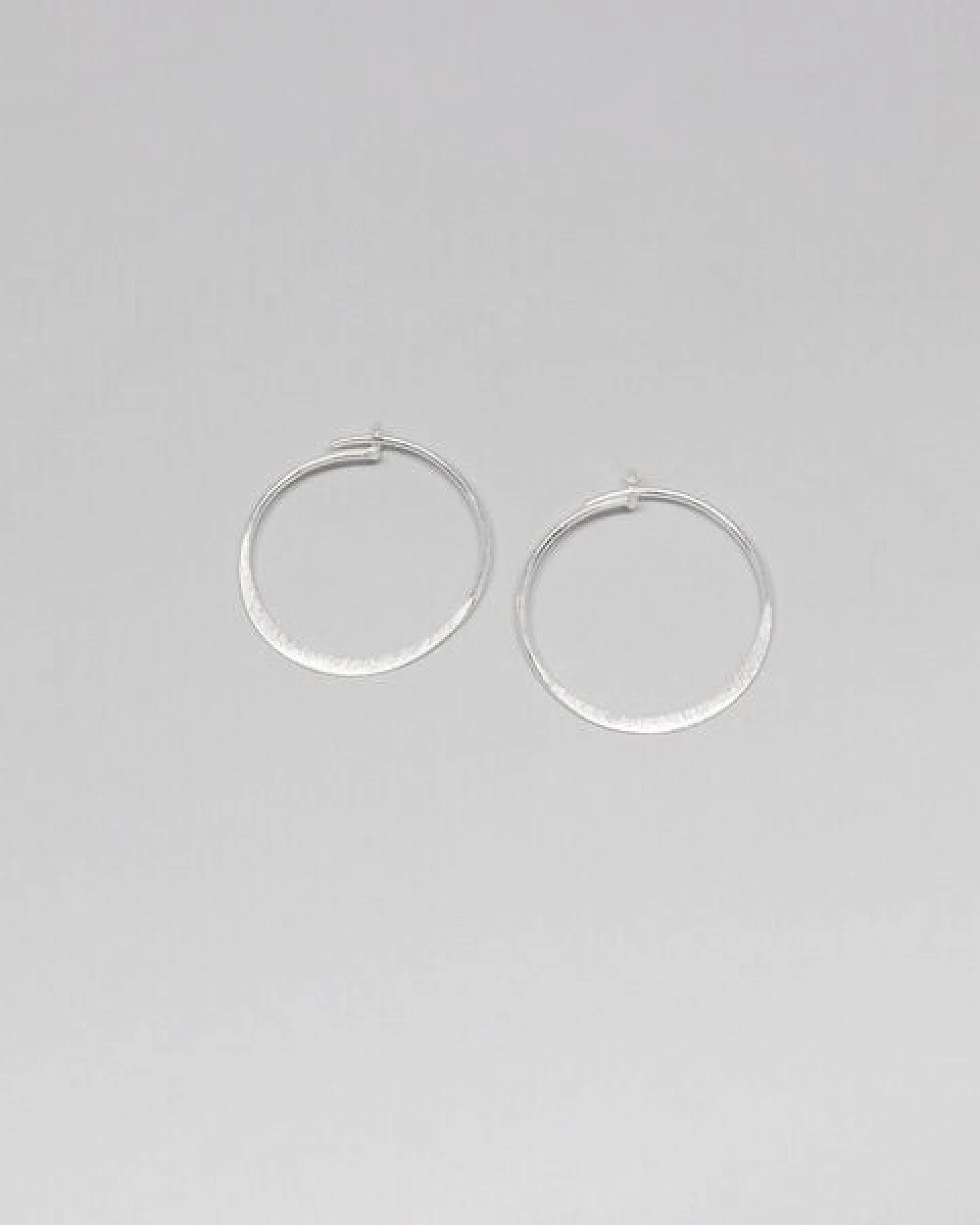 fejn jewelry Creole 'flat satin hoop M / L' – Ansicht 2