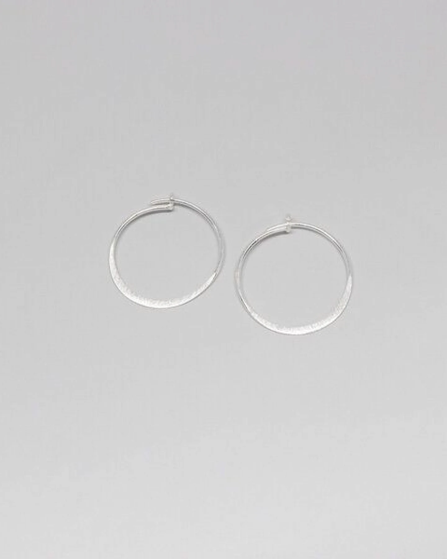 fejn jewelry Creole 'flat satin hoop M / L' – Ansicht 2