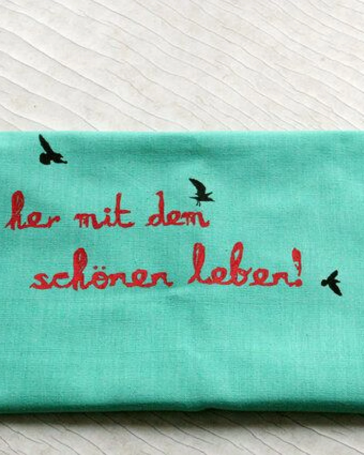 Hirschkind Handgewebtes Fair-Trade-Bio-Geschirrtuch "her mit dem schönen leben!" türkis – Ansicht 2