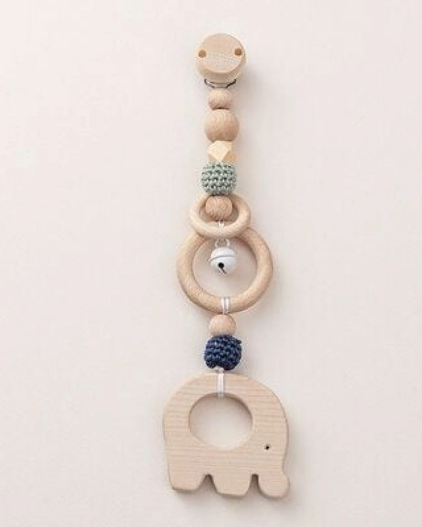 NoniKids Berlin Rasselclip Holz mit *Glocke Elefant* 3 Farben I Bio Baumwollgarn – Ansicht 2