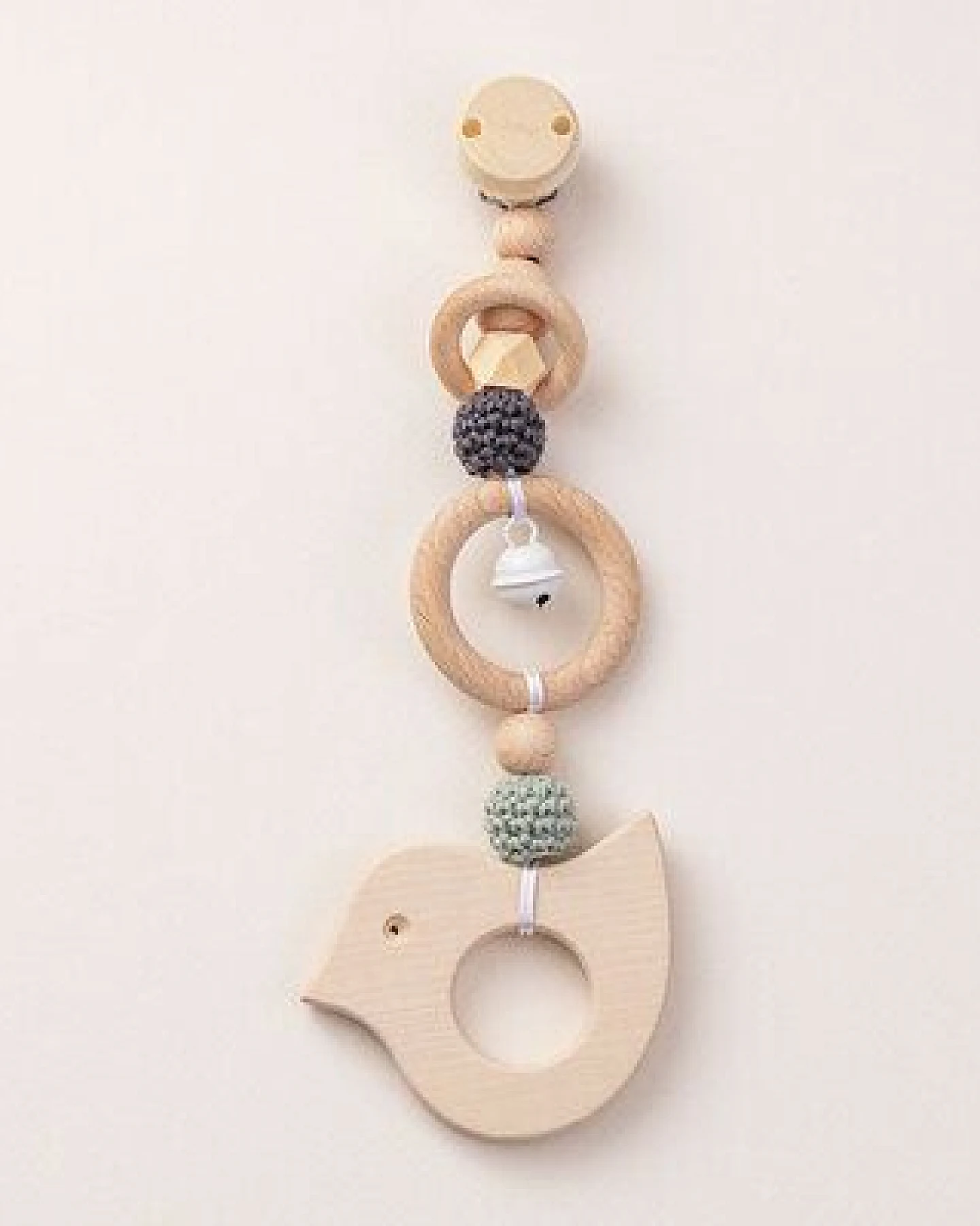 NoniKids Berlin Rasselclip Holz *Glocke Vogel* 3 Farben I Bio Baumwollgarn – Ansicht 2