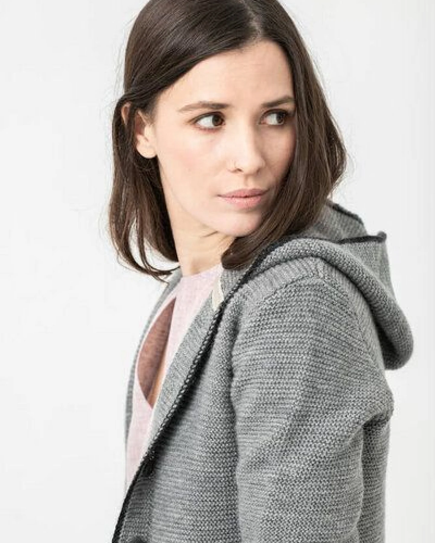 Grenzgang Damen Strickjacke EMMA mit Kapuze aus Schurwolle (kbT) – Ansicht 2