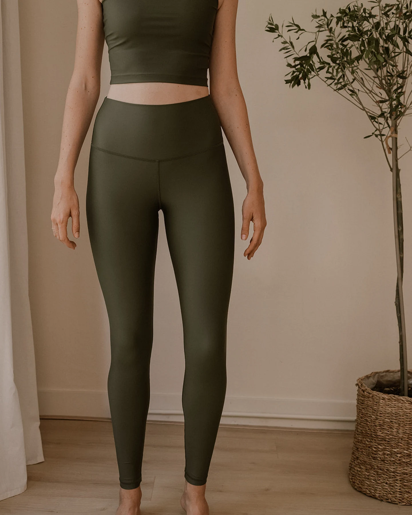 The View Yoga Damen vegan Leggings Vida Waldgrün – Ansicht 2