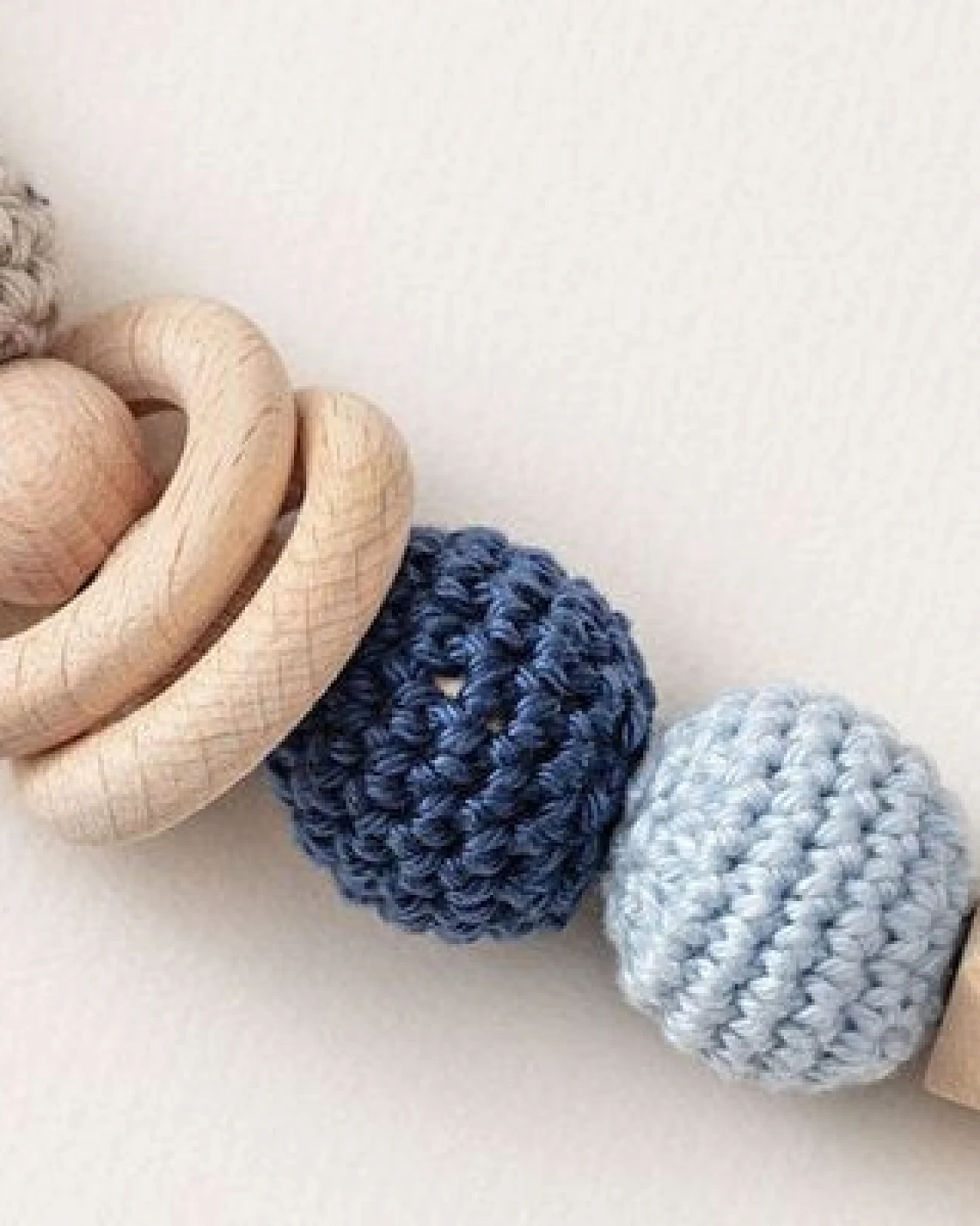 NoniKids Berlin Kinderwagenkette Holz *Ring* 4 Farben – Ansicht 4