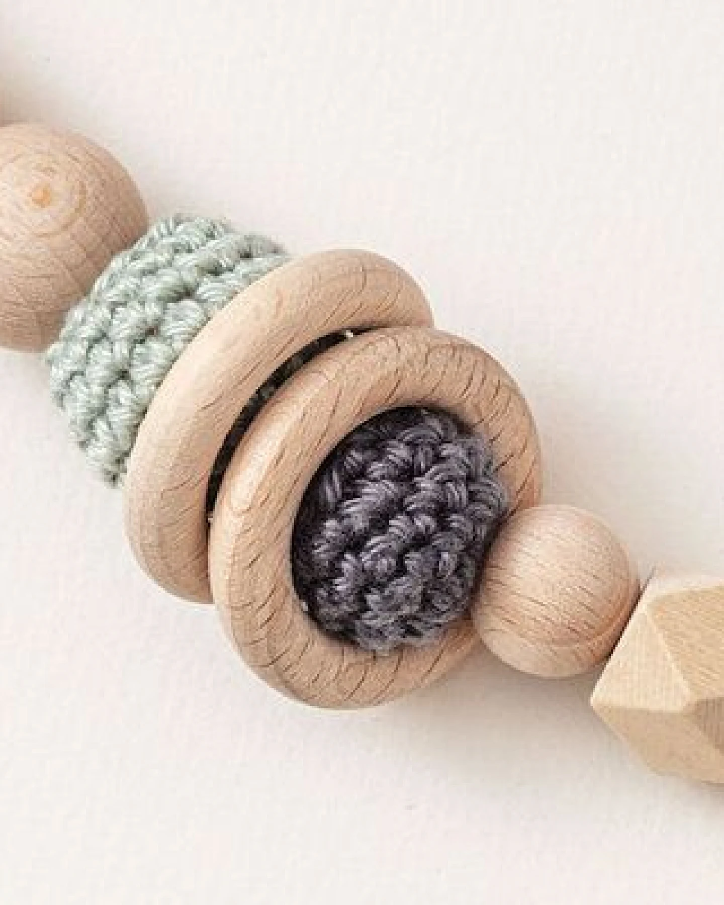 NoniKids Berlin Kinderwagenkette Holz *Wolke Glocke* 2 Farben – Ansicht 3