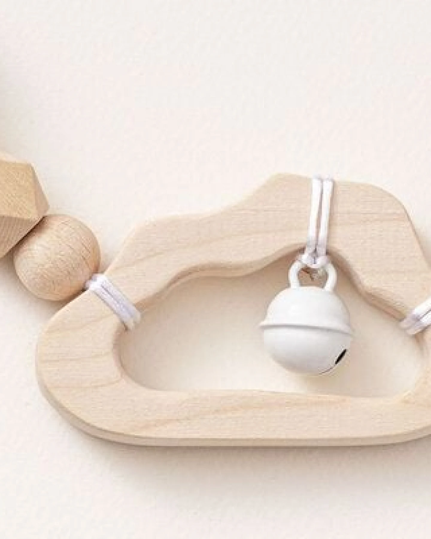NoniKids Berlin Kinderwagenkette Holz *Wolke Glocke* 2 Farben – Ansicht 4