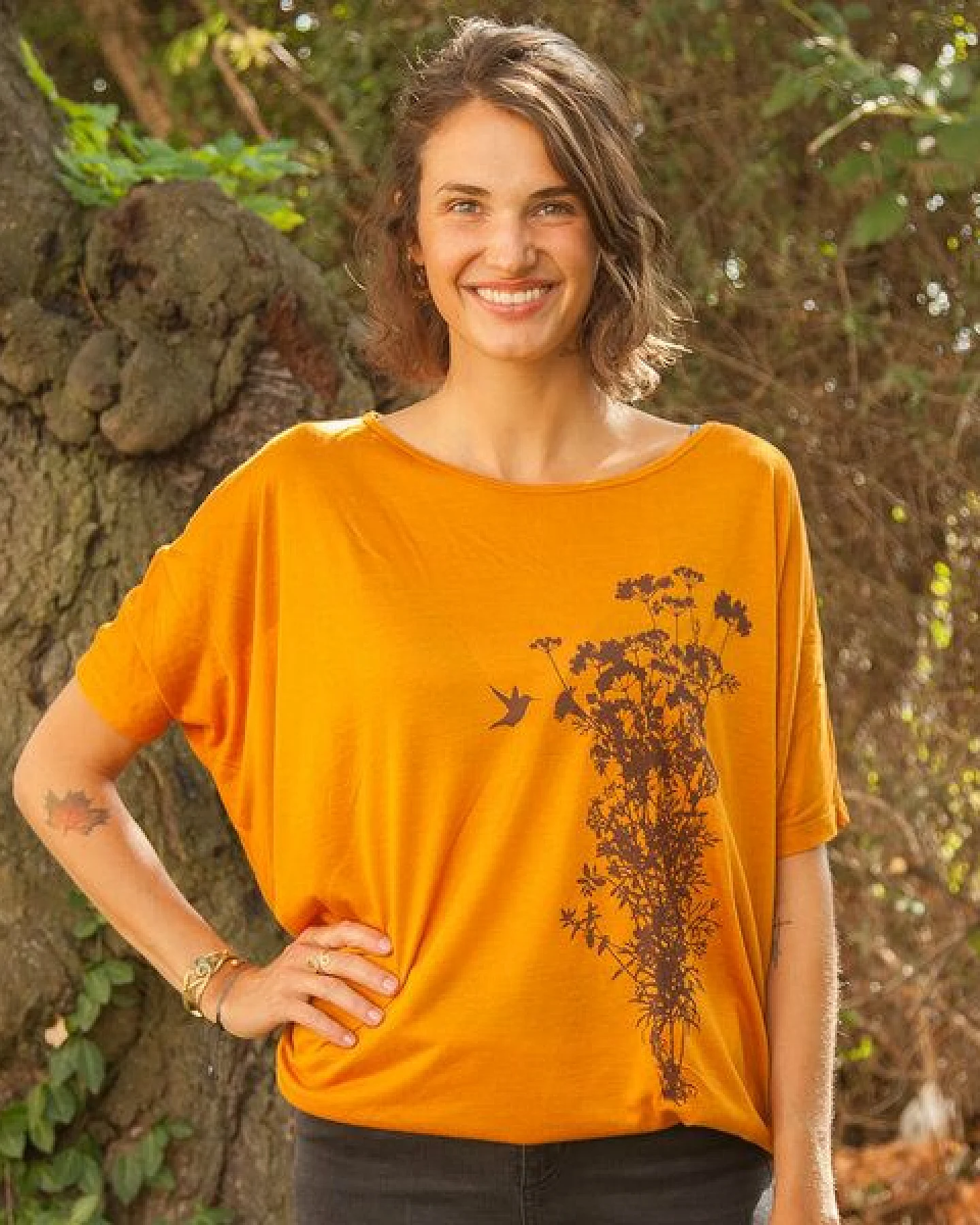 päfjes Pflanzen Kolibri - Fair gehandeltes Kurzarm Flowshirt aus Modal – Ansicht 2