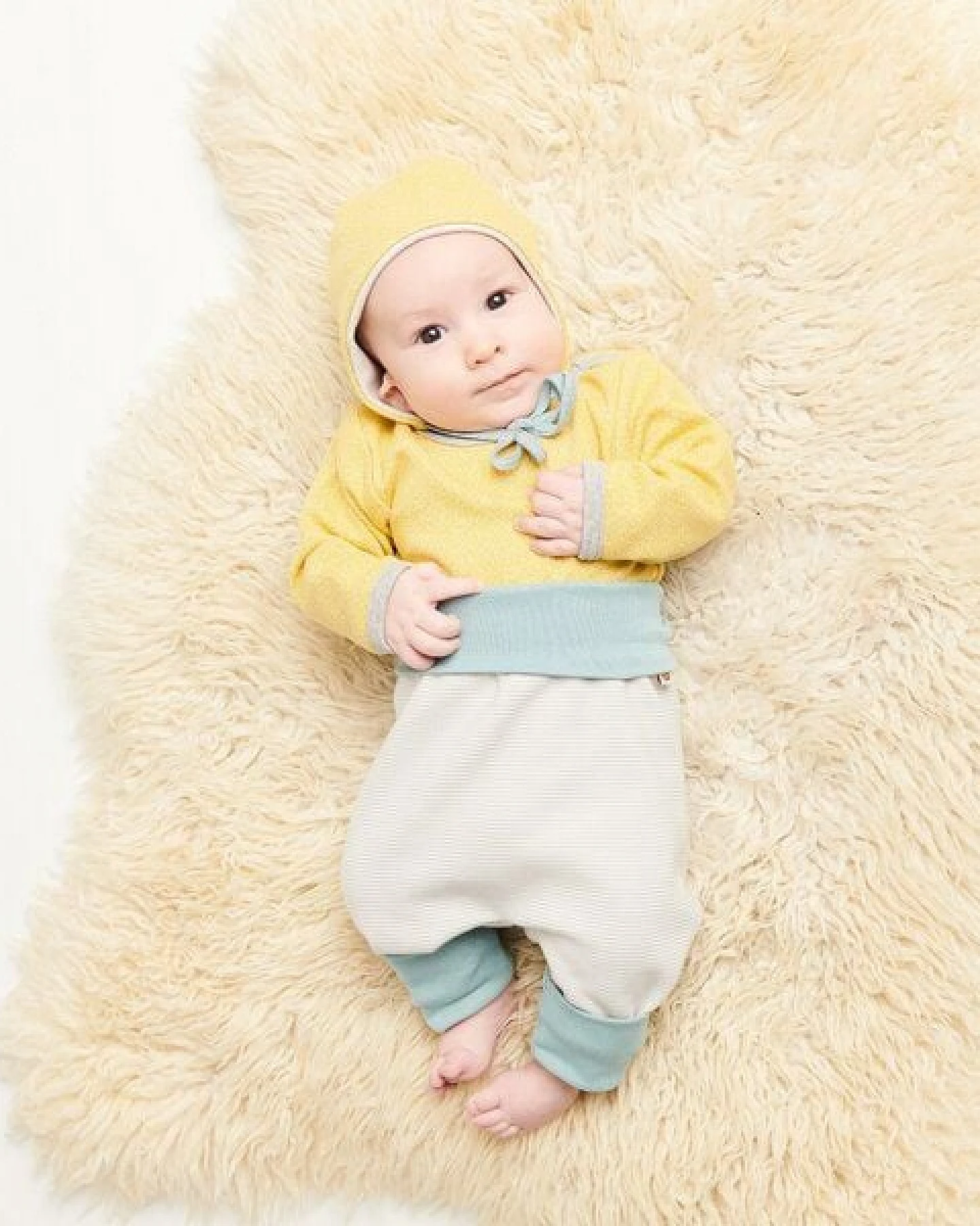 Cheeky Apple Babypumphose "Ripp Interlock Gletscher" aus 100% Bio-Baumwolle – Ansicht 2