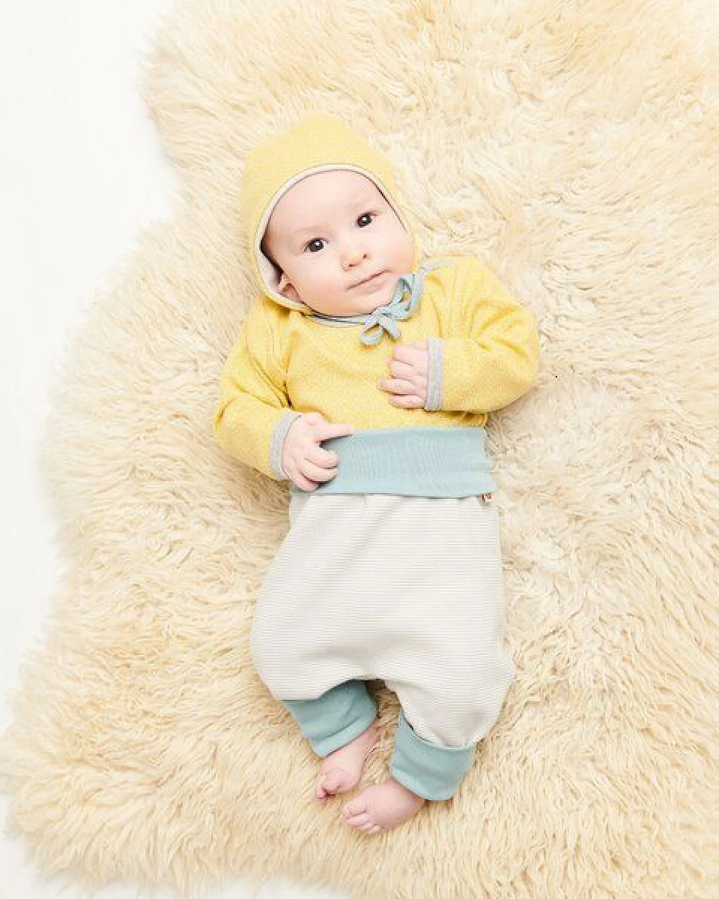 Cheeky Apple Babypumphose "Ripp Interlock Gletscher" aus 100% Bio-Baumwolle – Ansicht 2