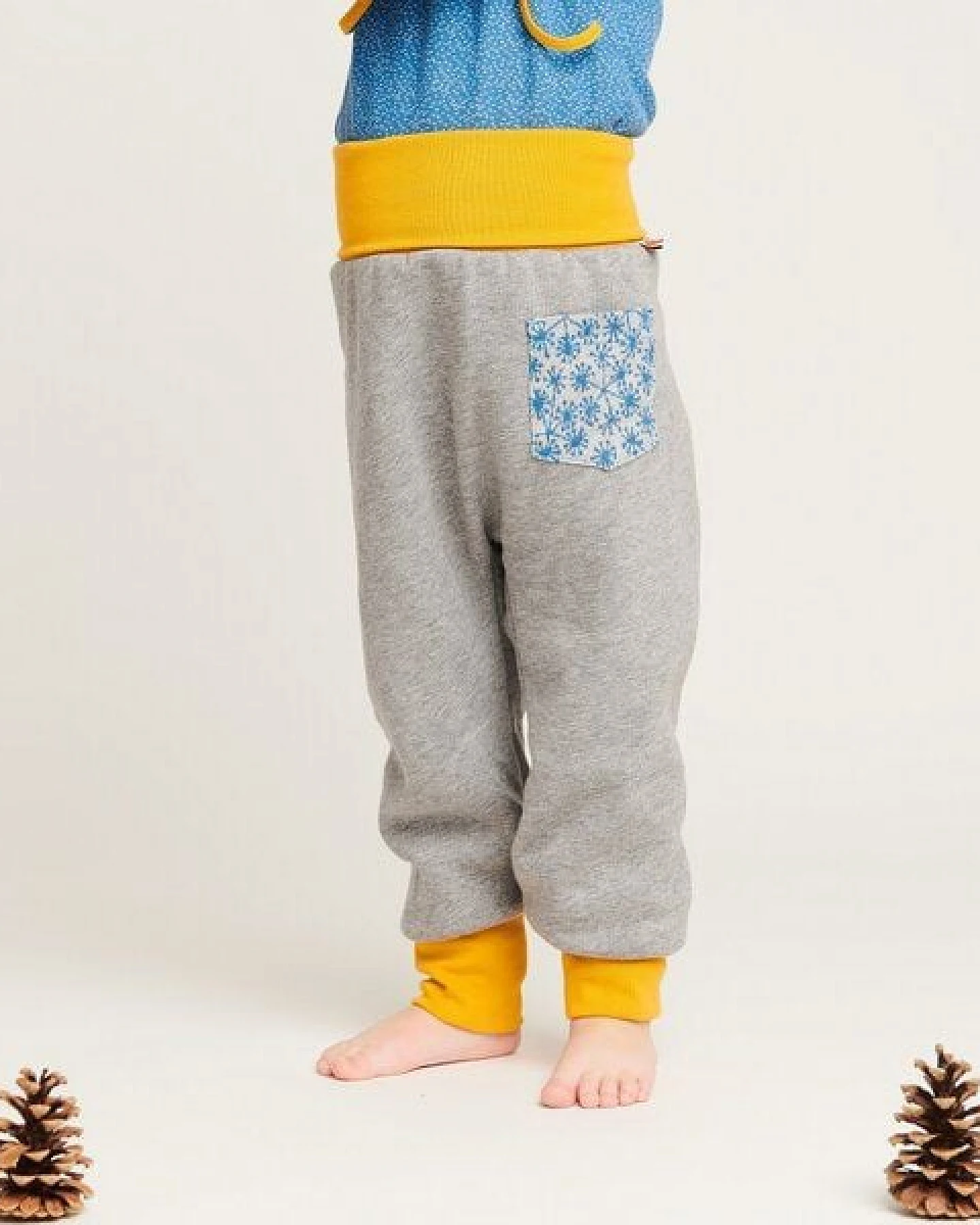 Cheeky Apple Babypumphose mit Tasche aus 100% Bio-Baumwolle – Ansicht 2