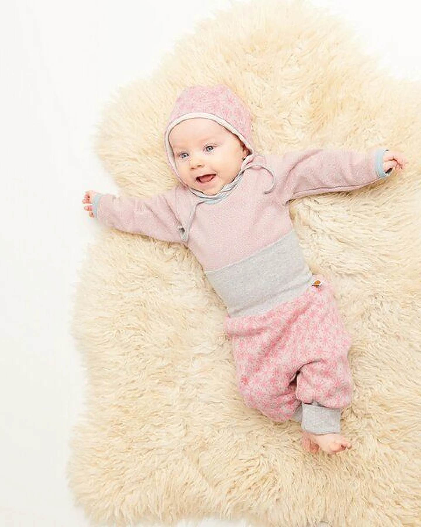 Cheeky Apple Langarm Body "Dotties" aus 100% Bio-Baumwolle – Ansicht 2