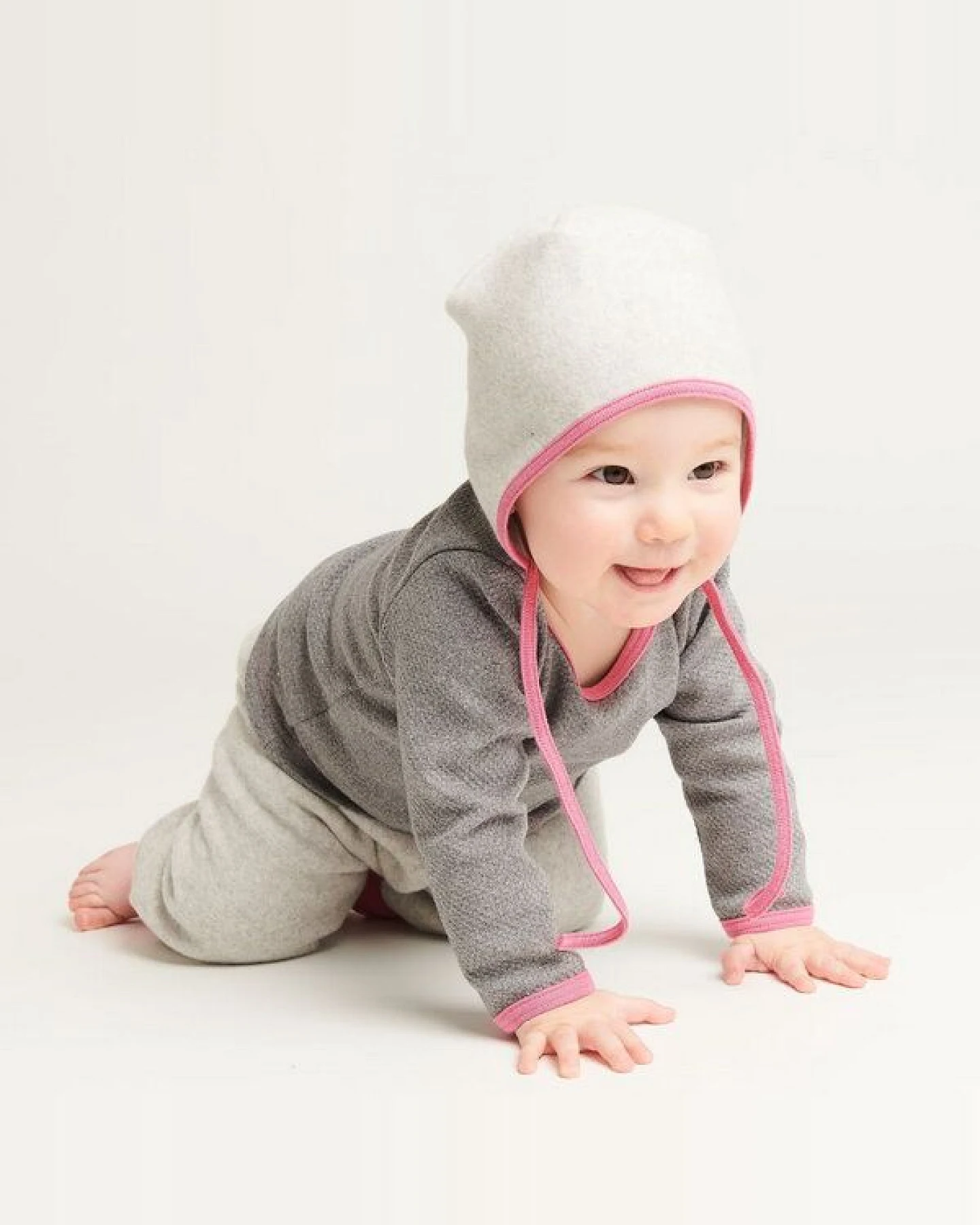 Cheeky Apple Langarm Baby-Shirt "Interlock Doubleface Grau" aus 100% Bio-Baumwolle – Ansicht 2