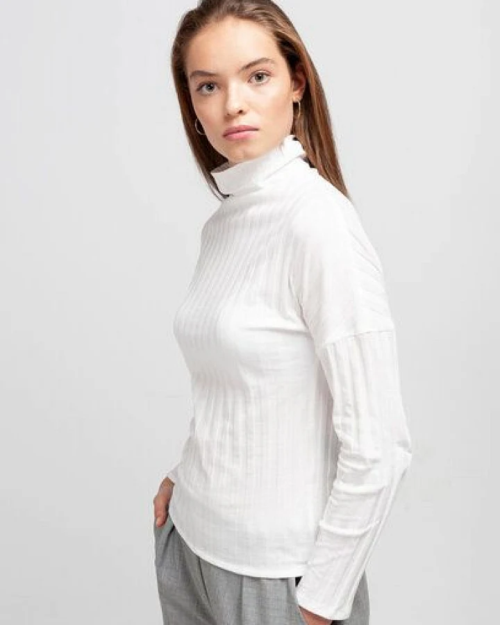SHIPSHEIP Turtleneck Damen Shirt in Ripp-Optik aus Bio-Baumwolle