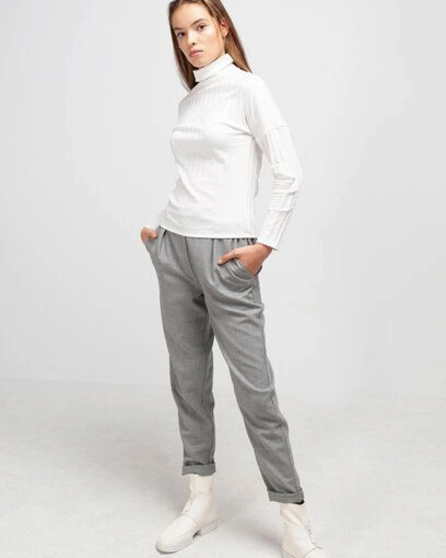 SHIPSHEIP Turtleneck Damen Shirt in Ripp-Optik aus Bio-Baumwolle – Ansicht 2