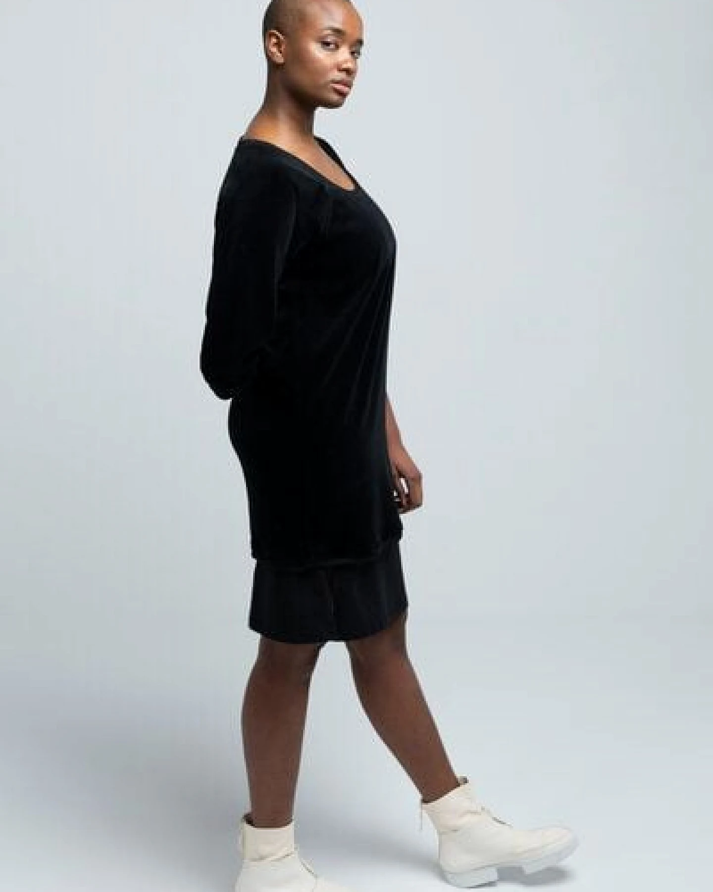 SHIPSHEIP HELEN - Damen Kleid in Samt-Optik aus Bio-Baumwolle – Ansicht 4