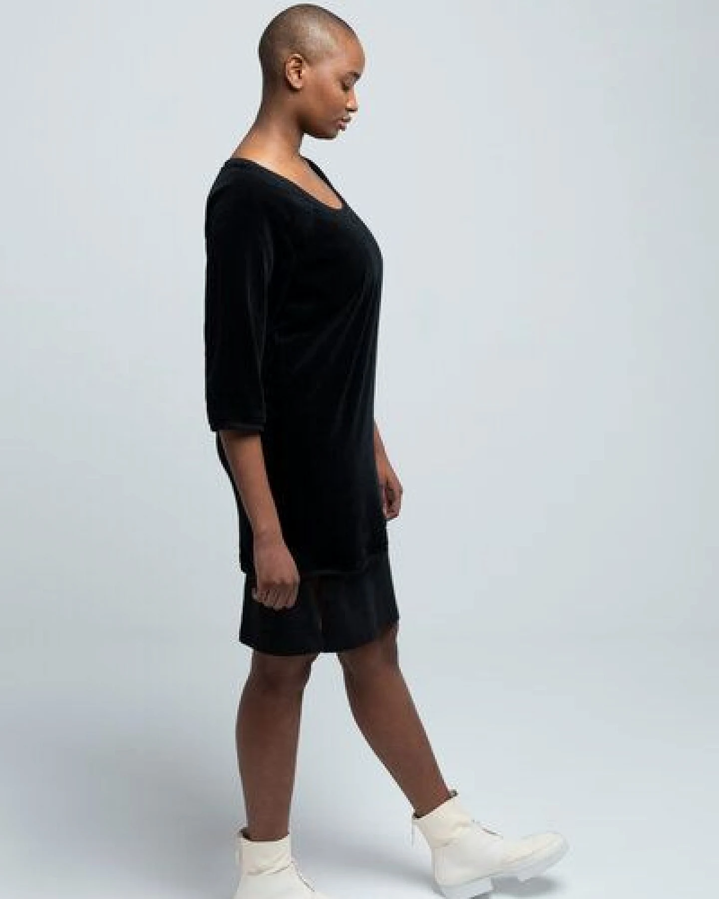 SHIPSHEIP HELEN - Damen Kleid in Samt-Optik aus Bio-Baumwolle – Ansicht 2