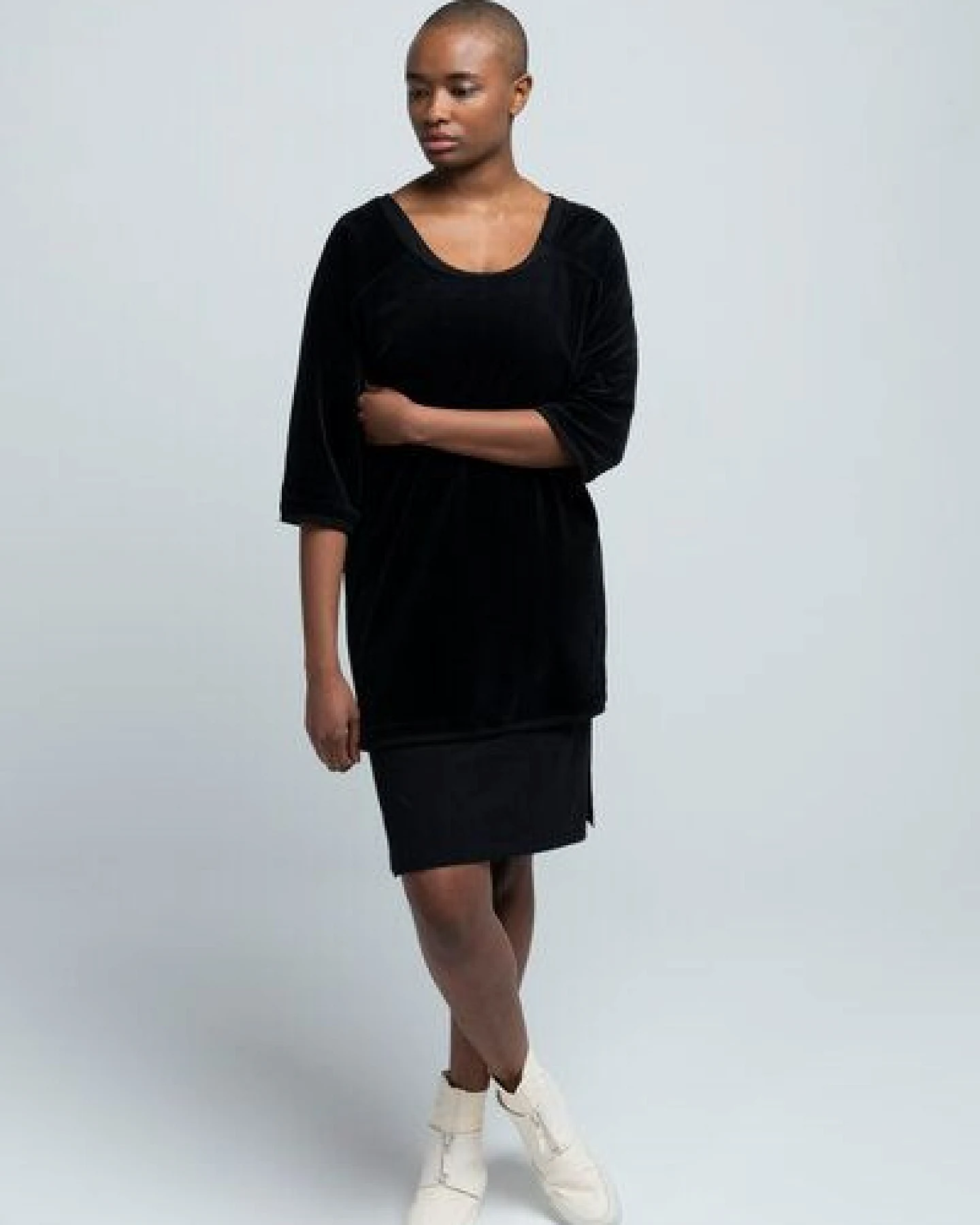 SHIPSHEIP HELEN - Damen Kleid in Samt-Optik aus Bio-Baumwolle – Ansicht 4
