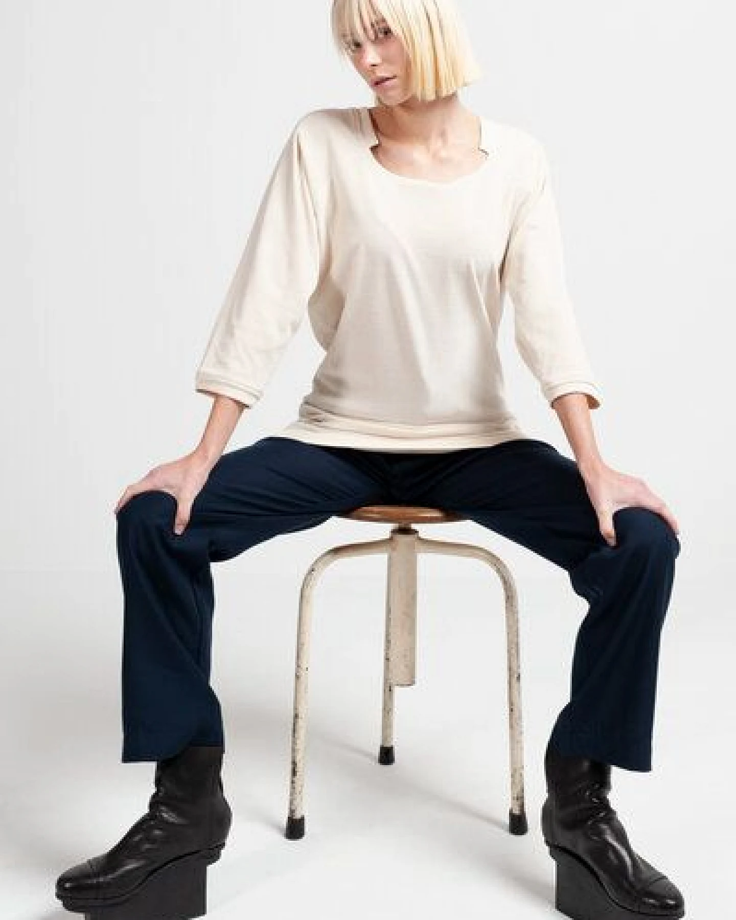 SHIPSHEIP HELEN - Damen Kleid in Samt-Optik aus Bio-Baumwolle – Ansicht 2