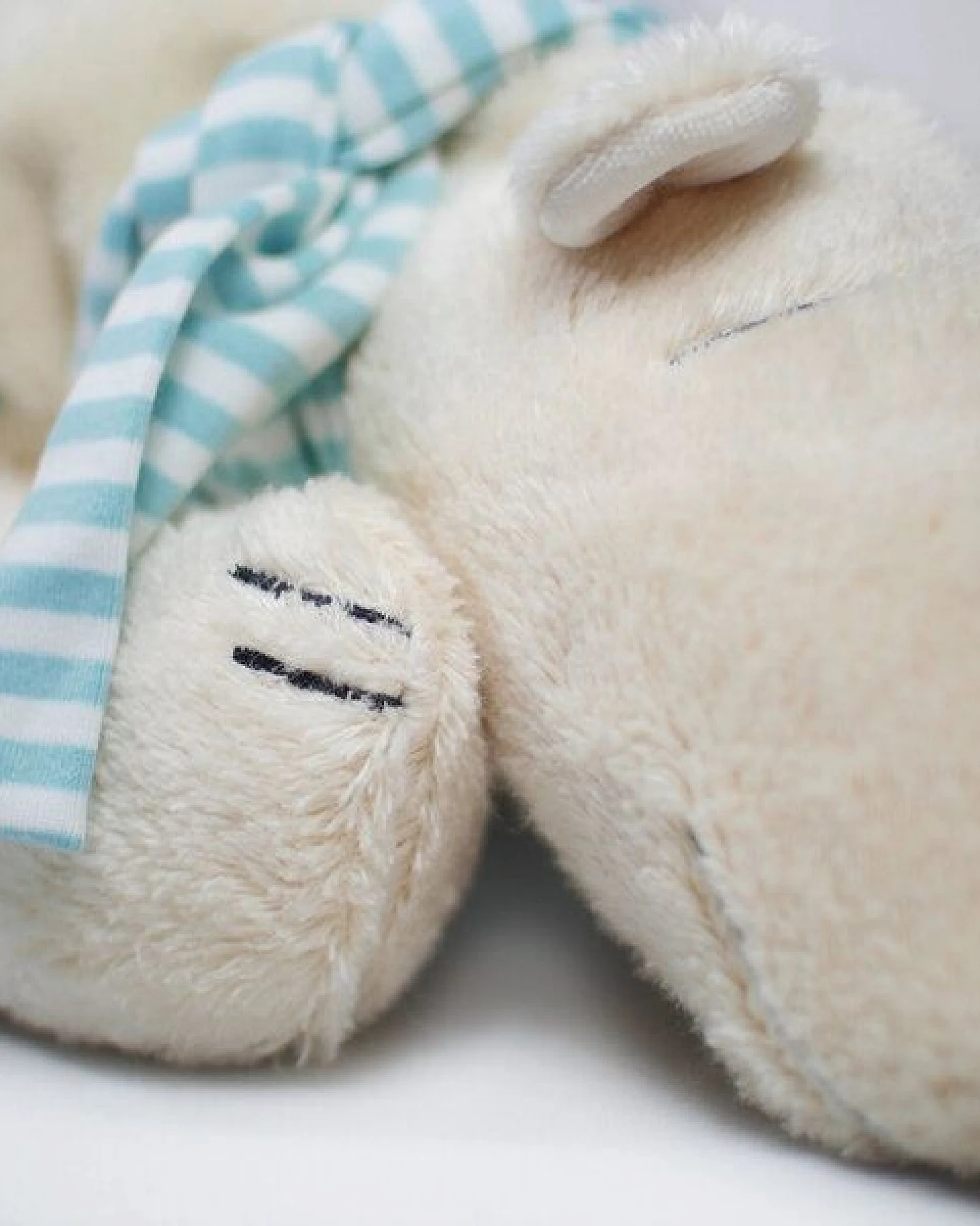 Pat und Patty Kuschelkissen "Eisbär" – Ansicht 2