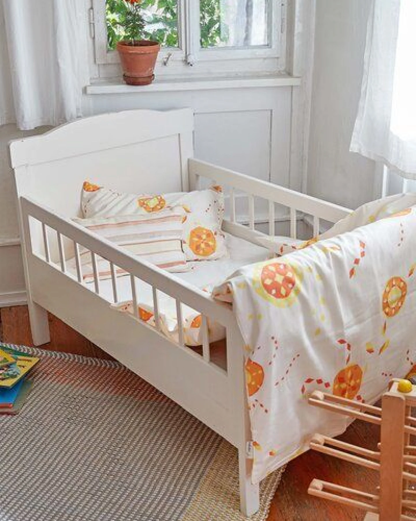 ingegerd Kinderbettwäsche starflower orange für Wiege und Kleinkinderbett – Ansicht 3