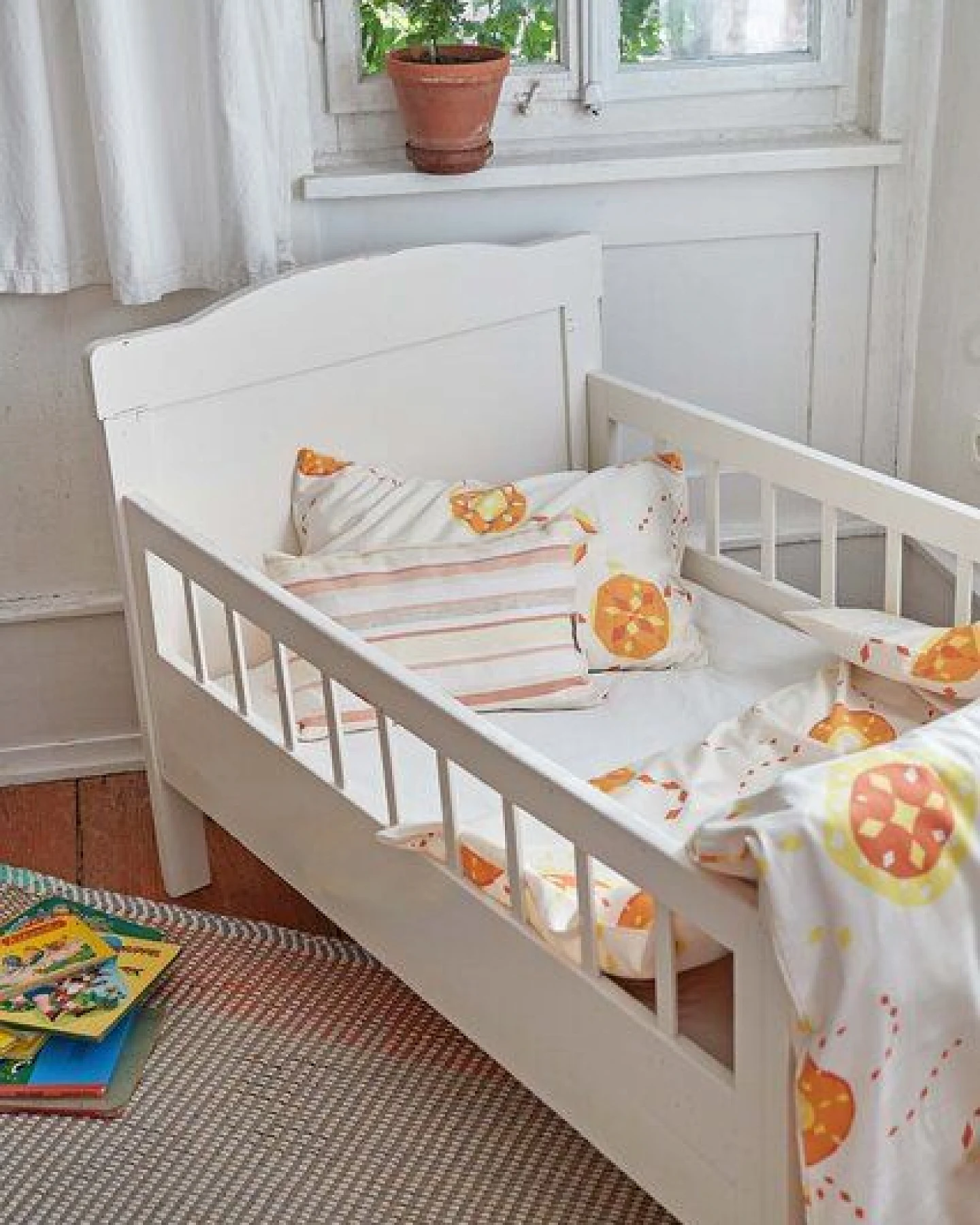 ingegerd Kinderbettwäsche starflower orange für Wiege und Kleinkinderbett – Ansicht 2
