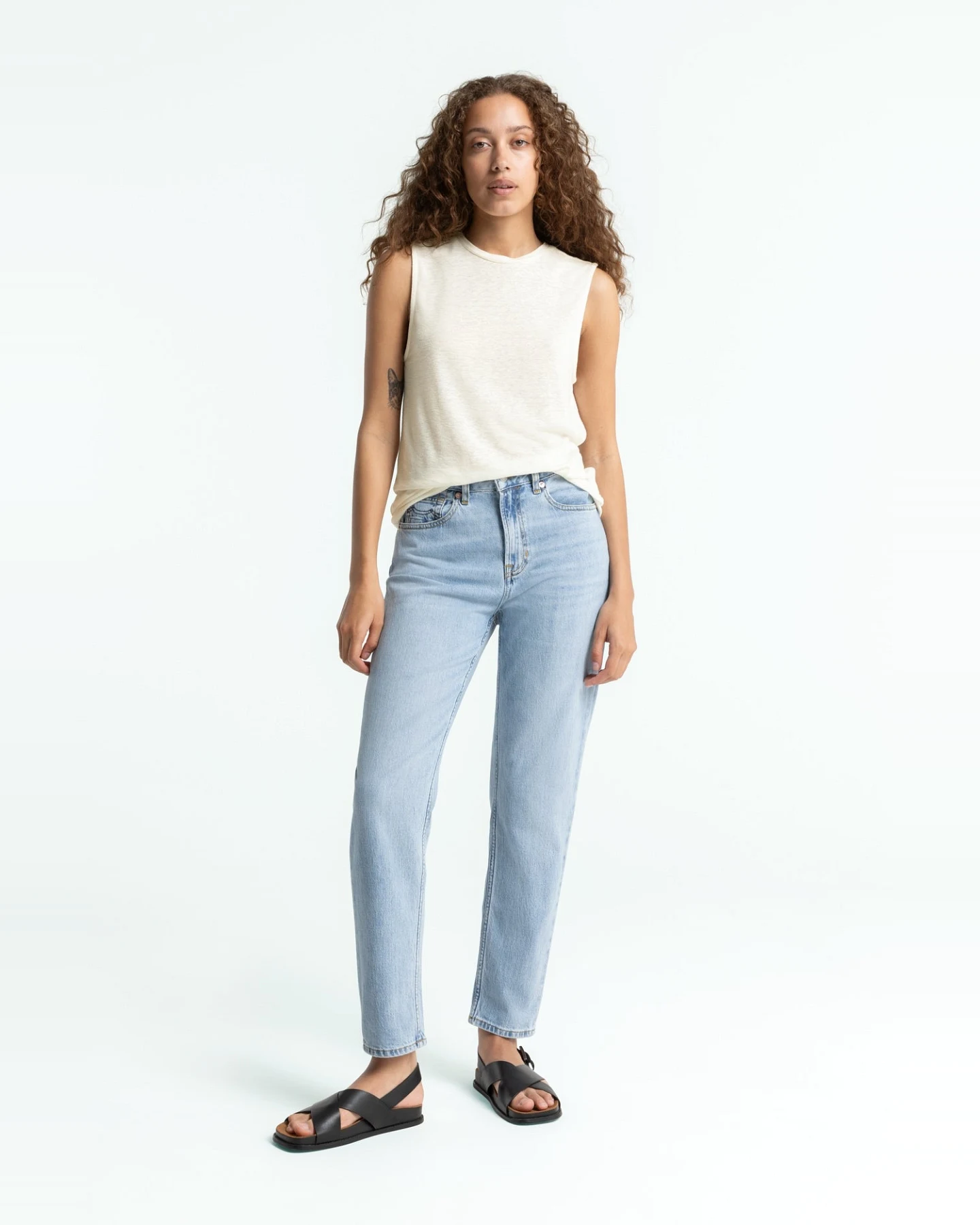 Kings of Indigo Damen vegan Jeans Caroline Cropped Stretch Atria Super Light Washed Blue – Ansicht 2