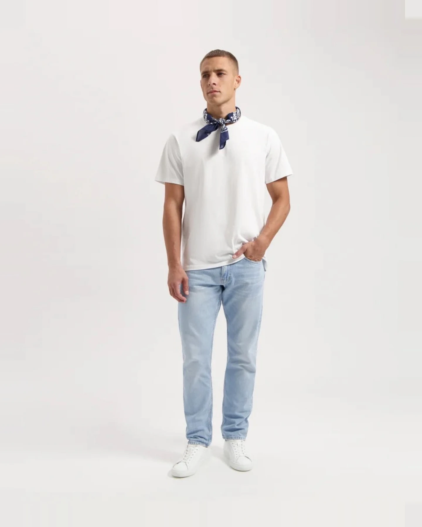 Kuyichi Herren vegan Jeans Regular Scott Hellblau – Ansicht 2