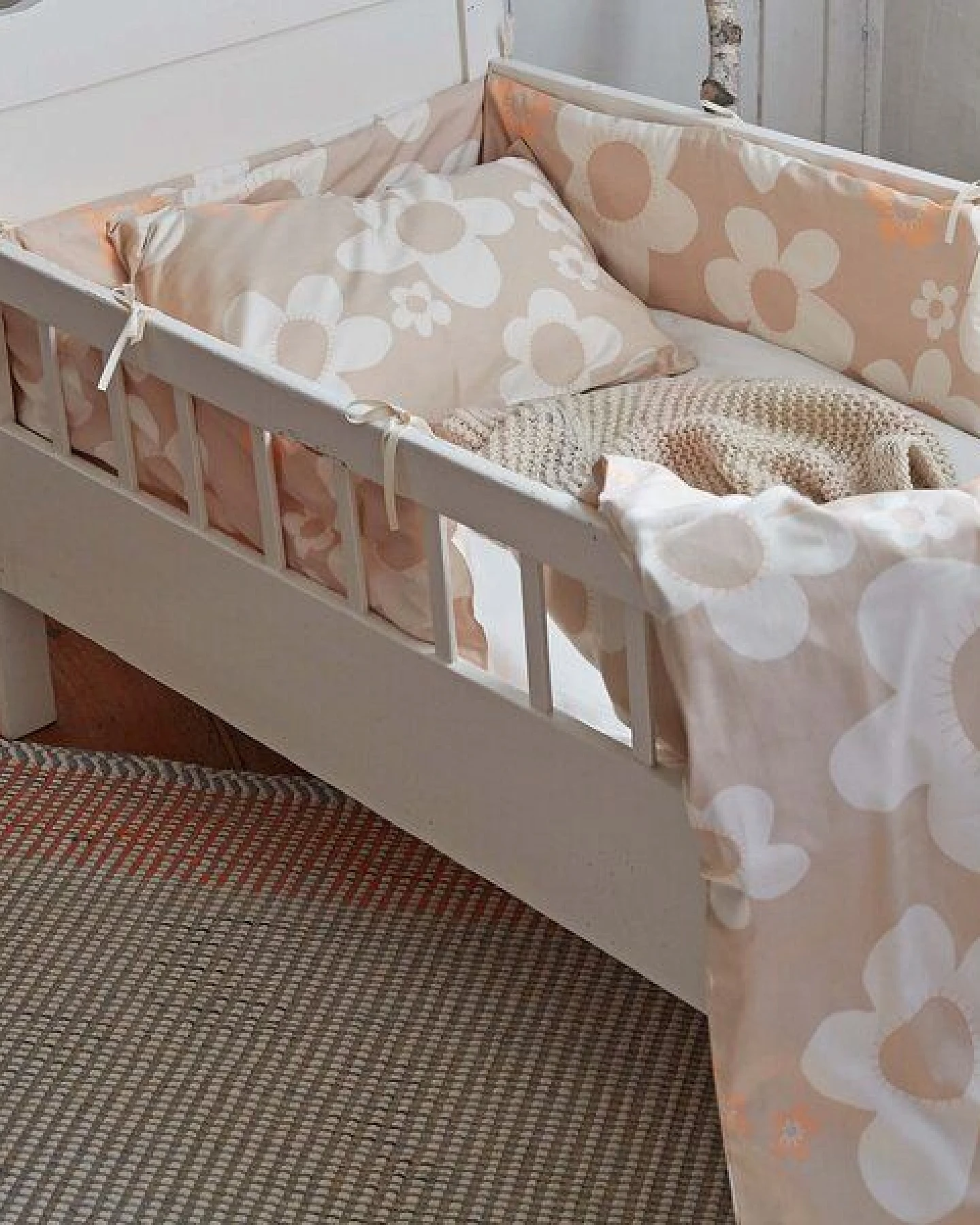 ingegerd Kinderbettwäsche blume beige für Wiege und Kleinkindbett – Ansicht 2