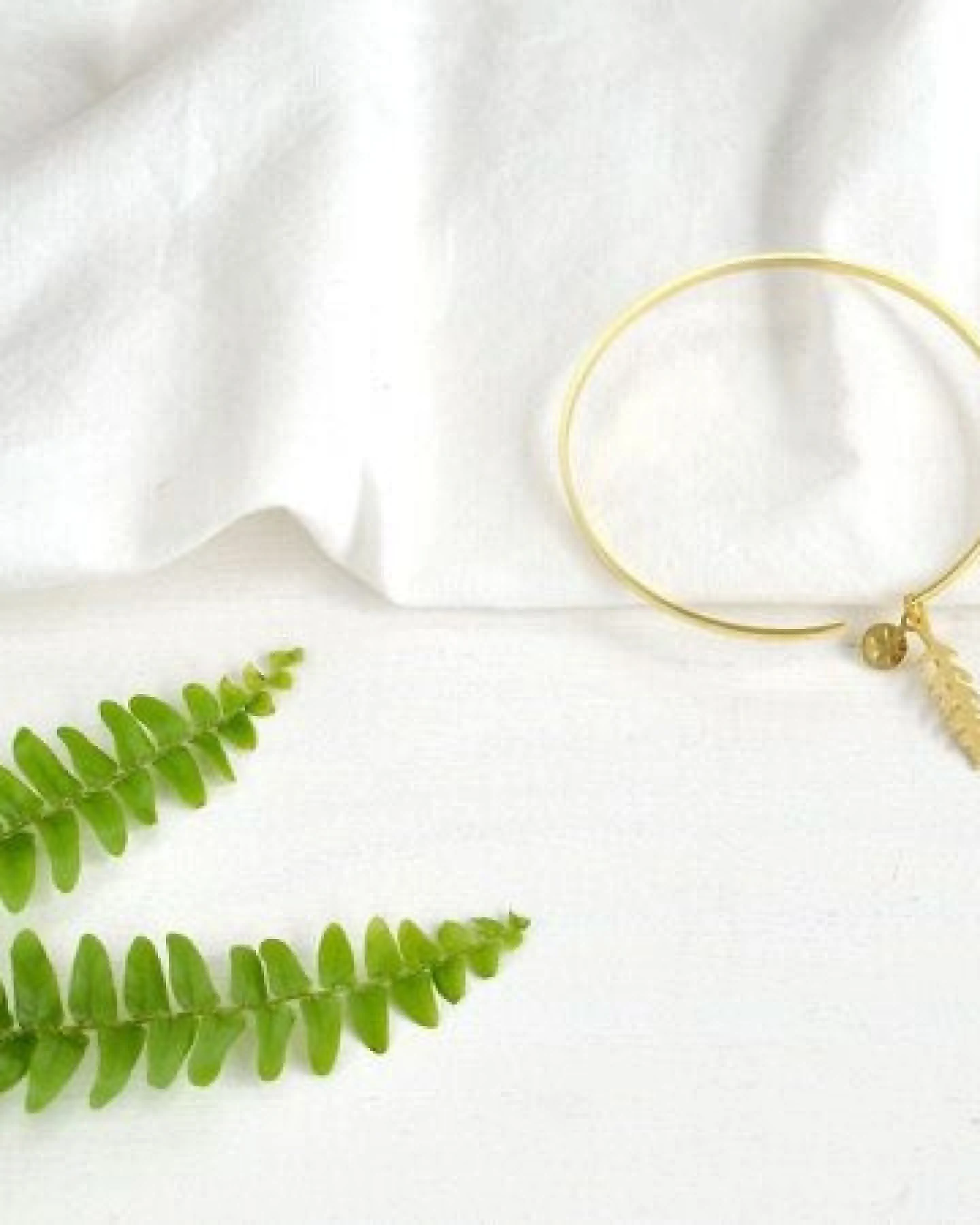 renna deluxe Armreif in Gold mit Farn Blatt – Ansicht 4