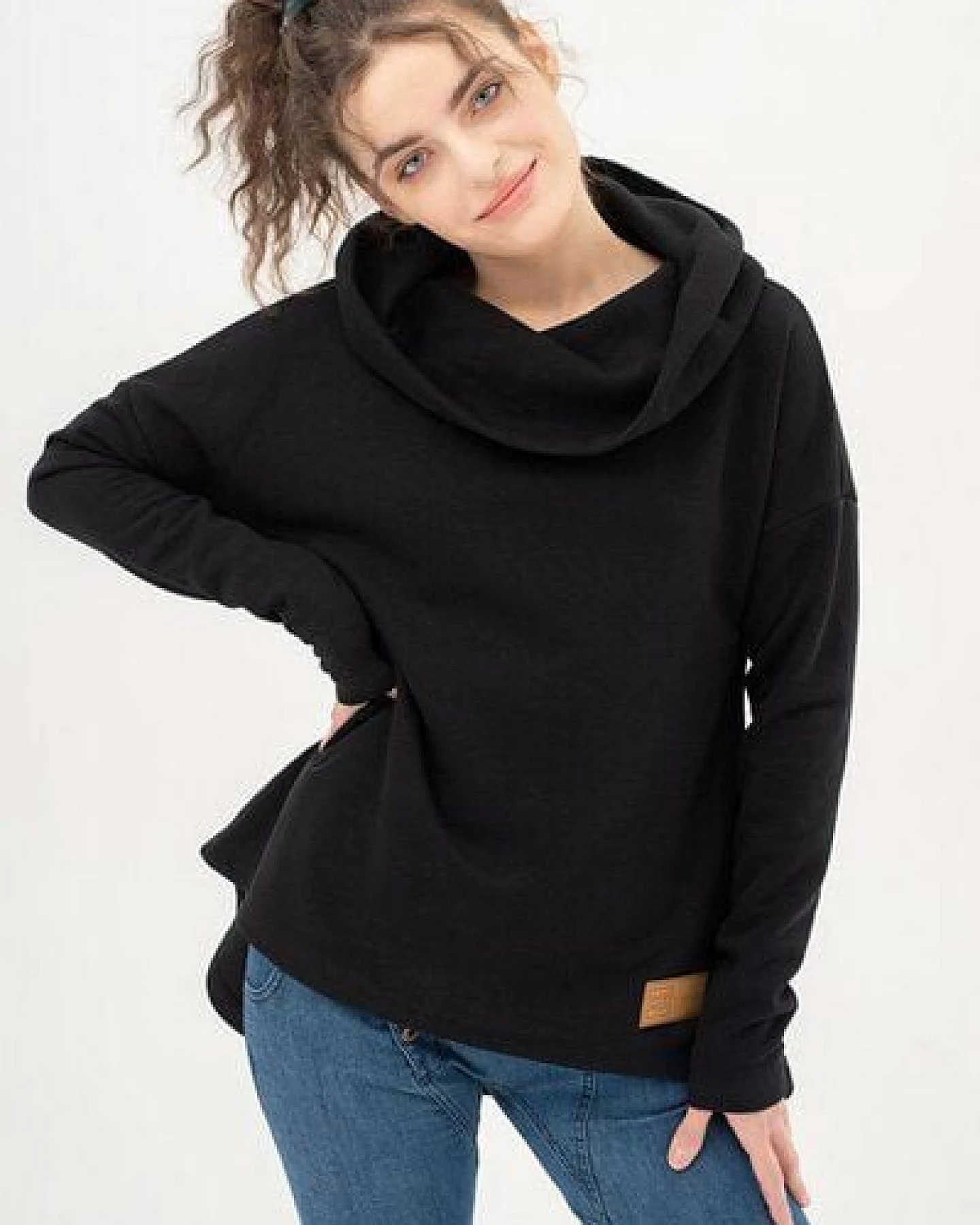 KOKOworld Hoodie Hug Me – Bio-Baumwolle – vielseitiger Pullover mit Kapuze & Rollkragen – warm, bequem & fair in der EU produziert – ideal für Alltag, Reisen & Homewear – Ansicht 2