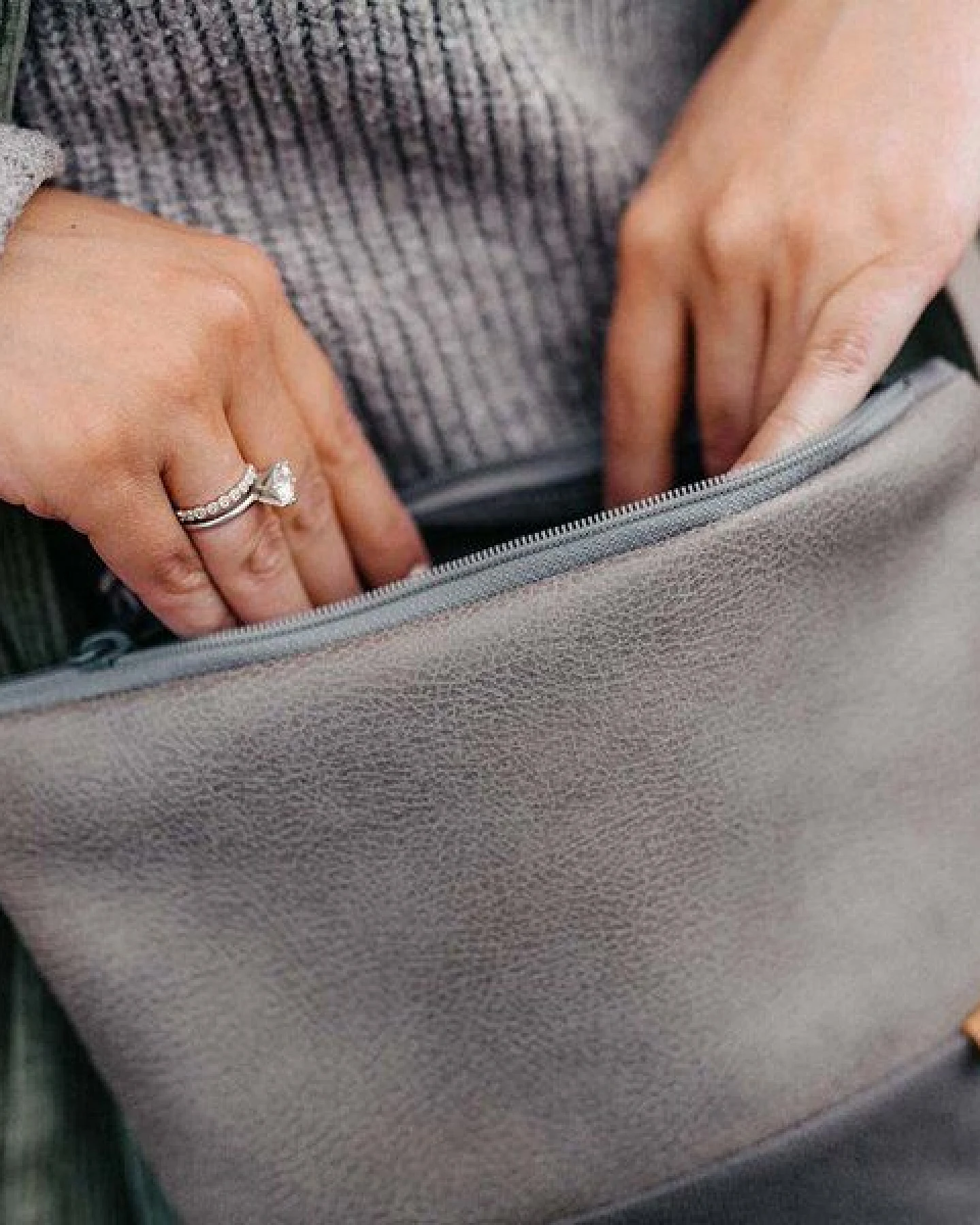 BOWLEANIES TASCHEN Umhängetasche aus Lederfaserstoff – Ansicht 3